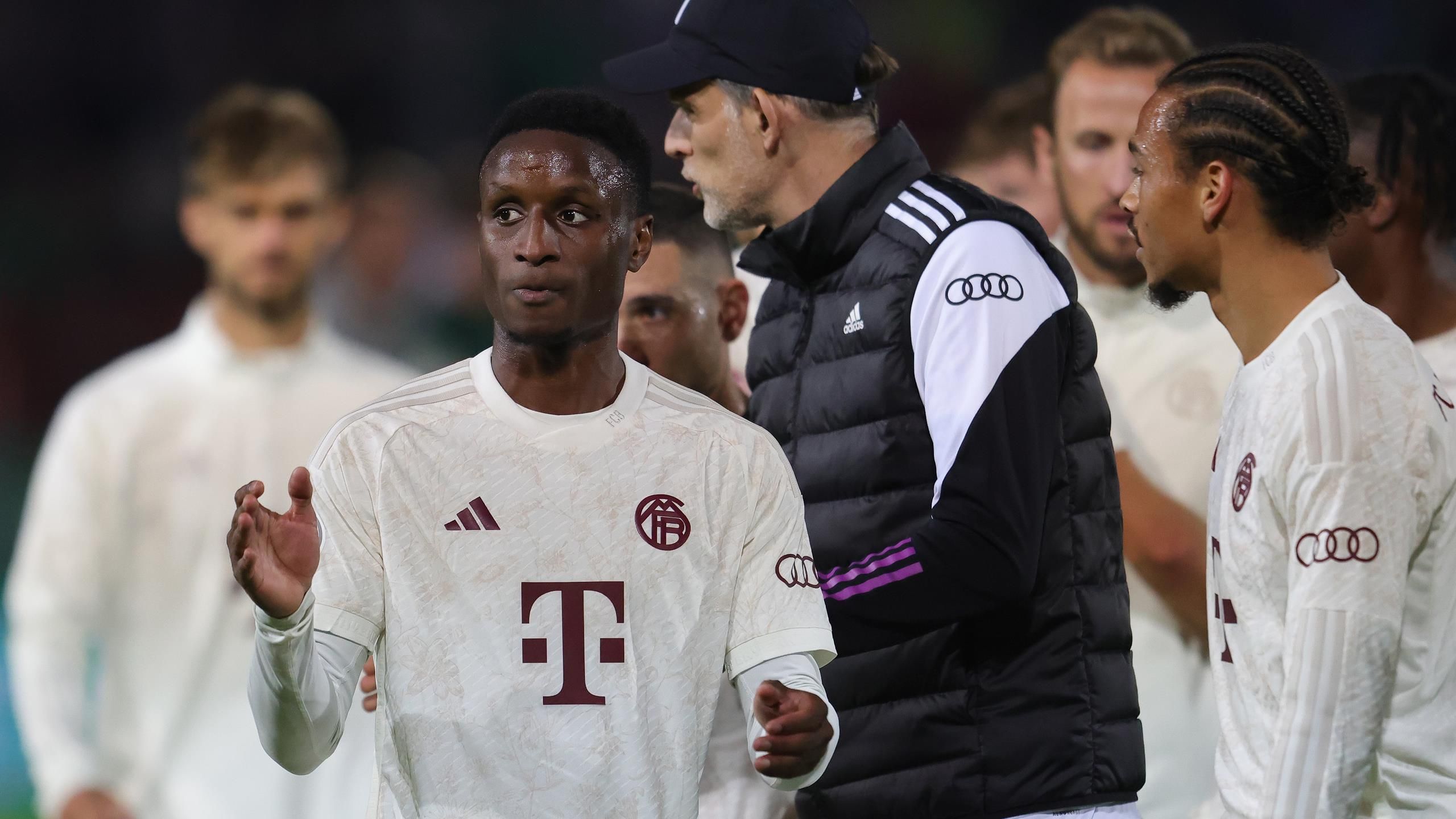 FC Bayern Bouna Sarr fällt nach Kreuzbandriss lange aus