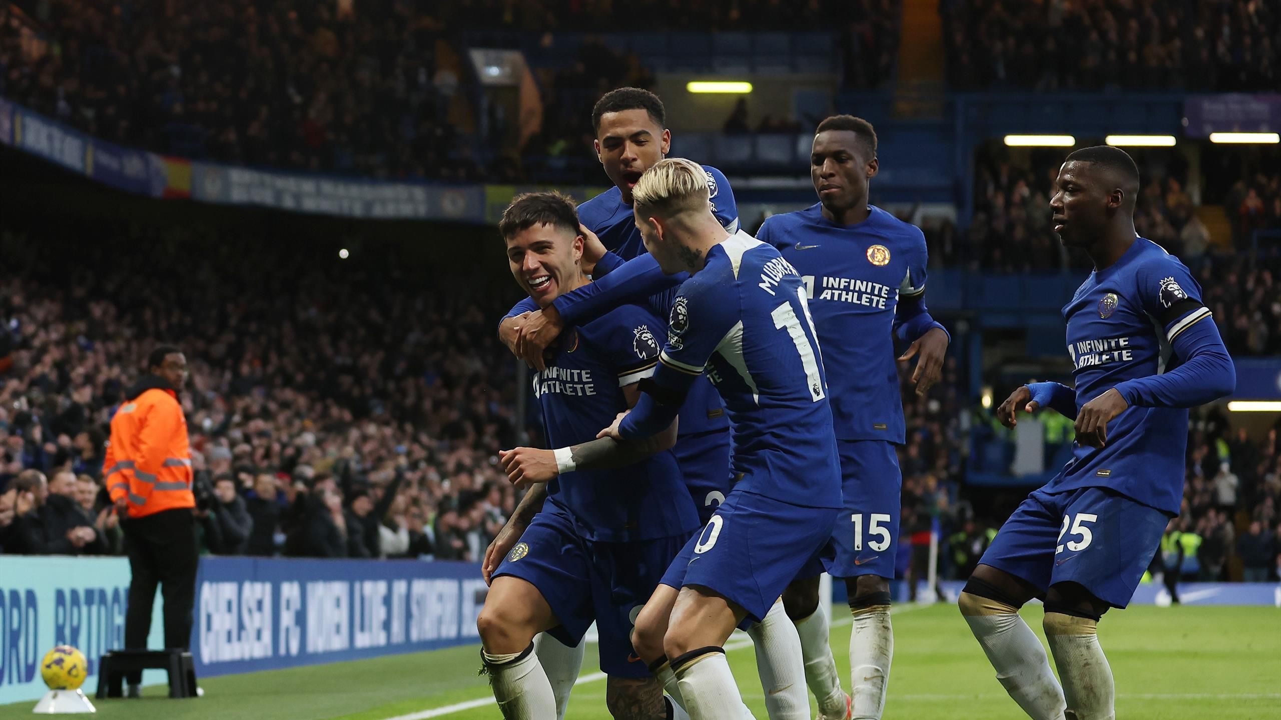 Chelsea 3-2 Brighton: Enzo Fernandez scores first Premier League goals as  10-man Blues edge out Seagulls – Eurosport