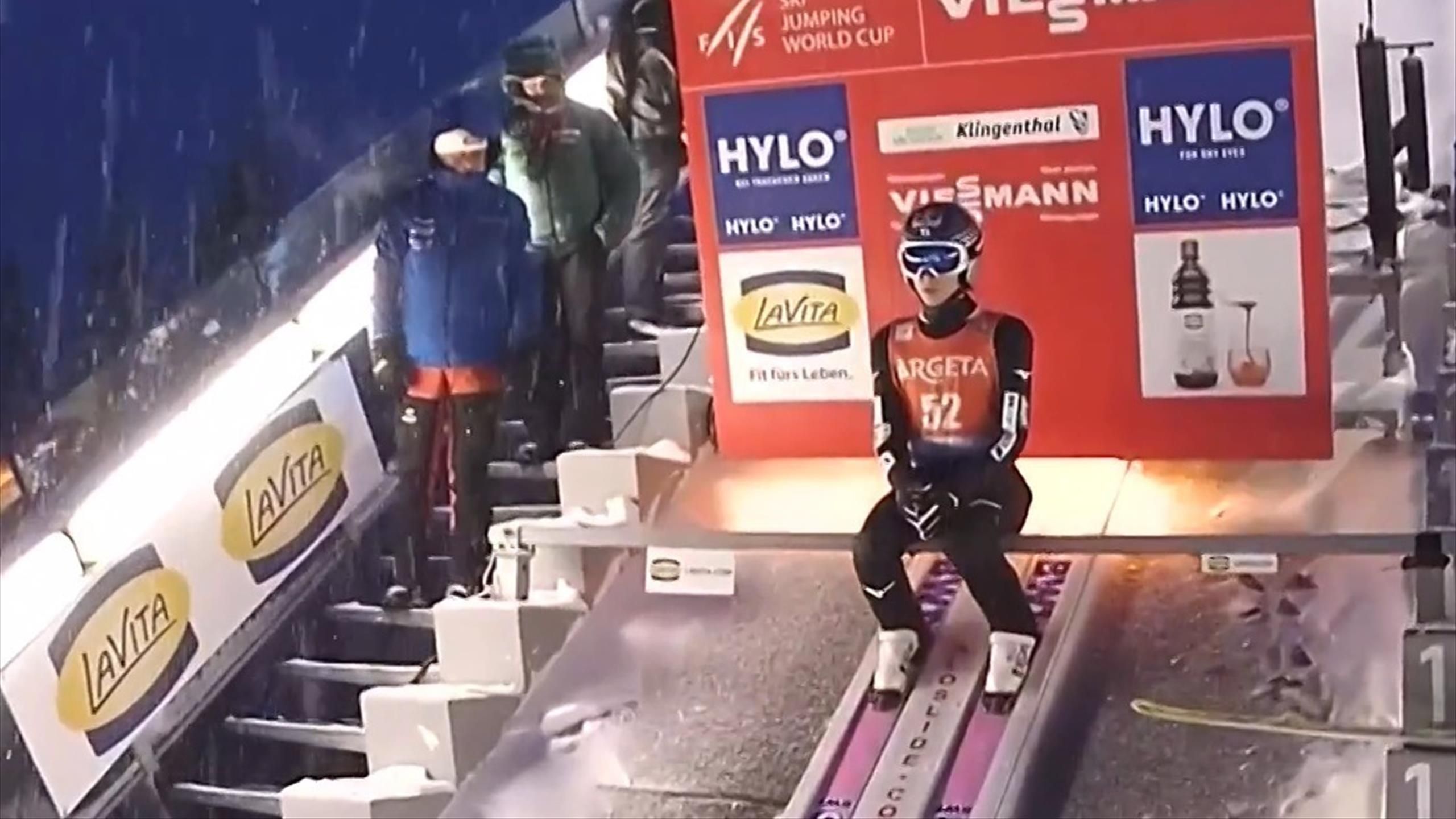 SkisprungWeltcup in Klingenthal Ryoyu Kobayashi fliegt fast zum