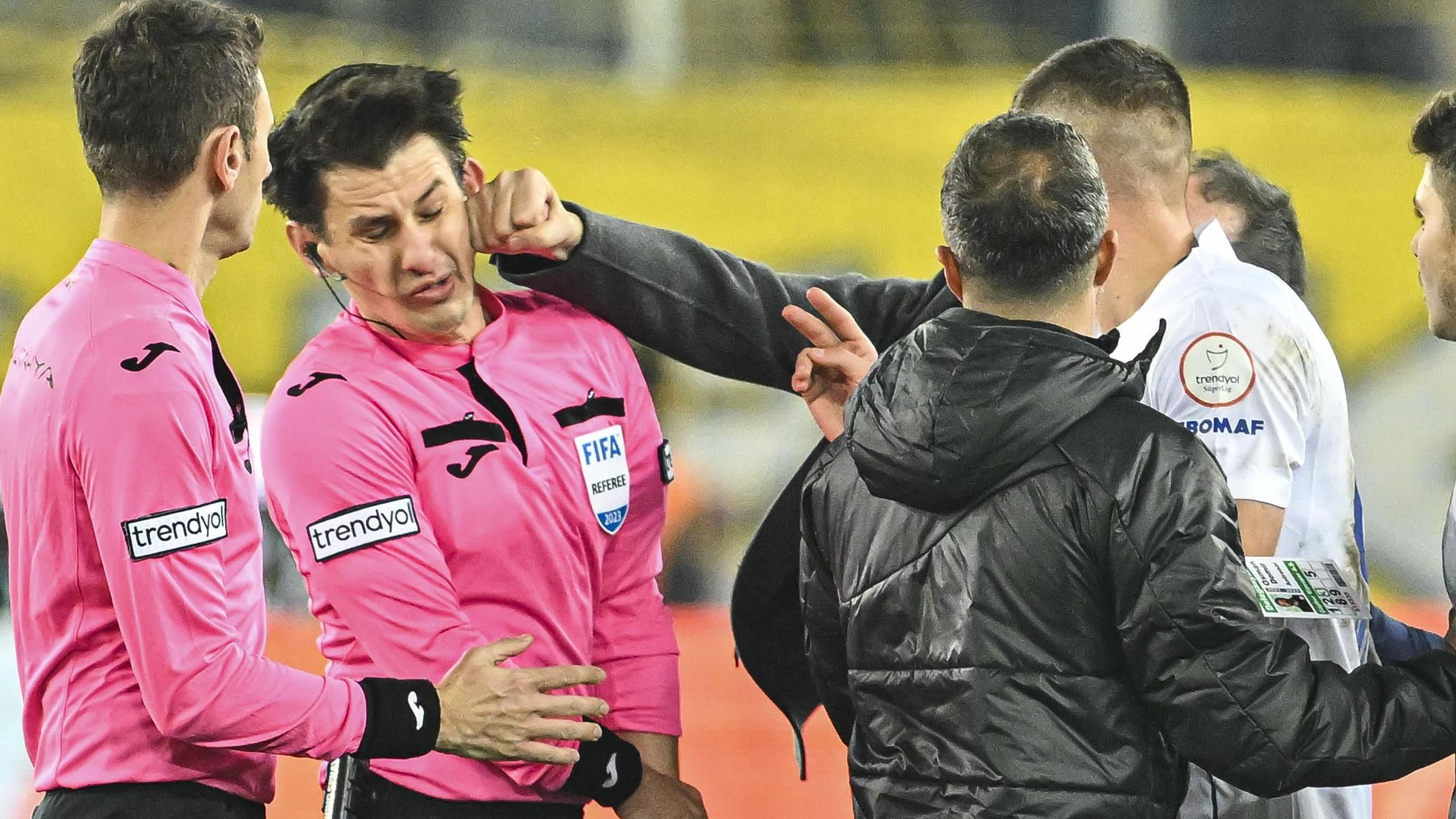 Turkish leagues suspended after referee Halil Umut Meler punched