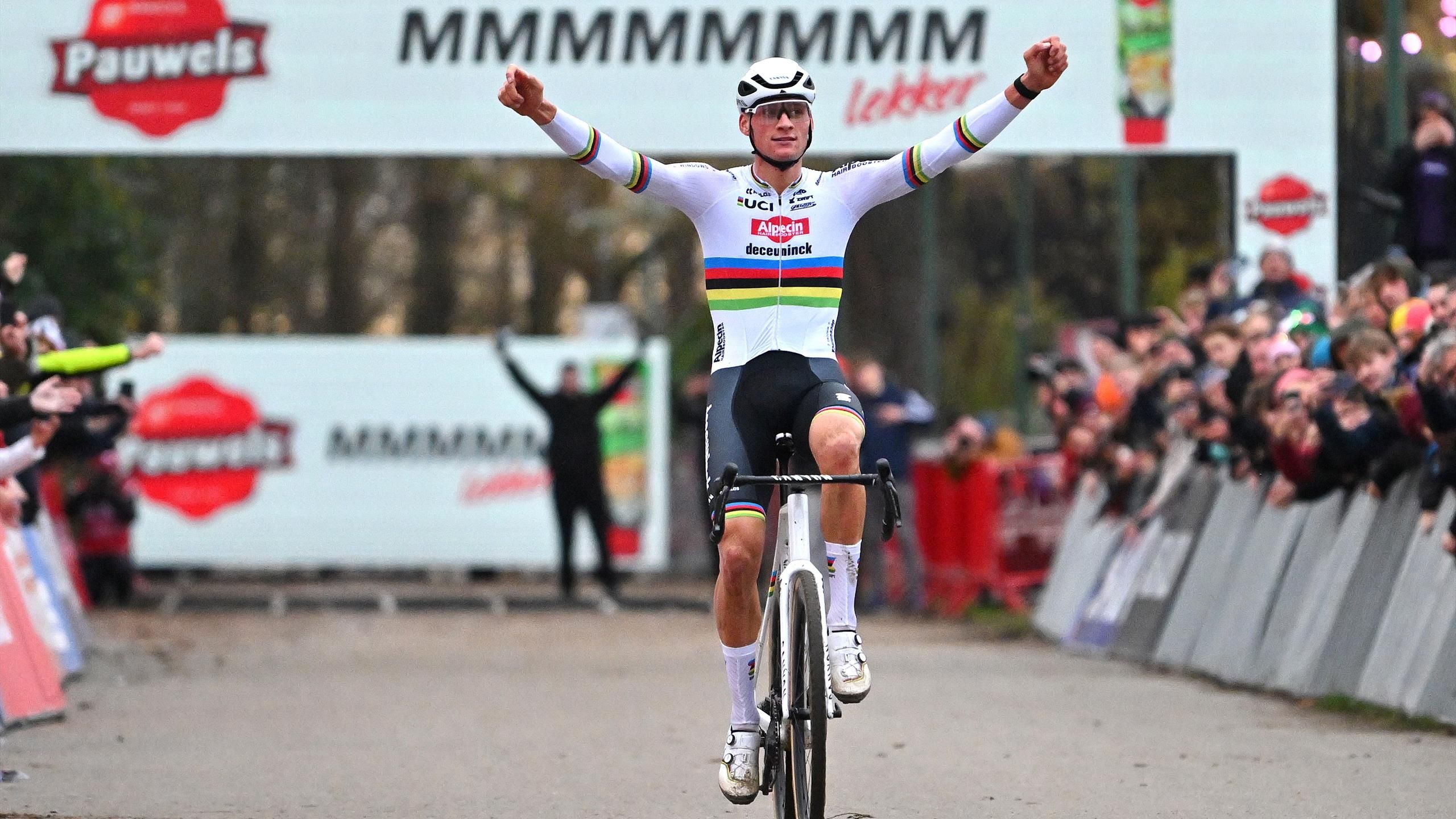 Mathieu van der Poel recovers from disappointing start to ease to