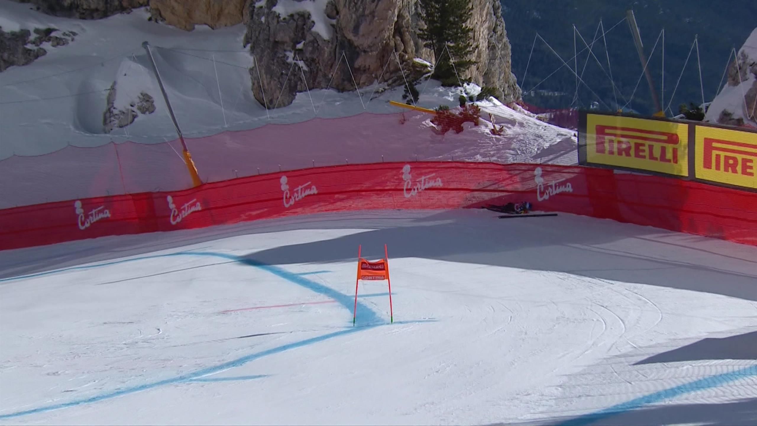 Mikaela Shiffrin crashes during women's Downhill and is helped off