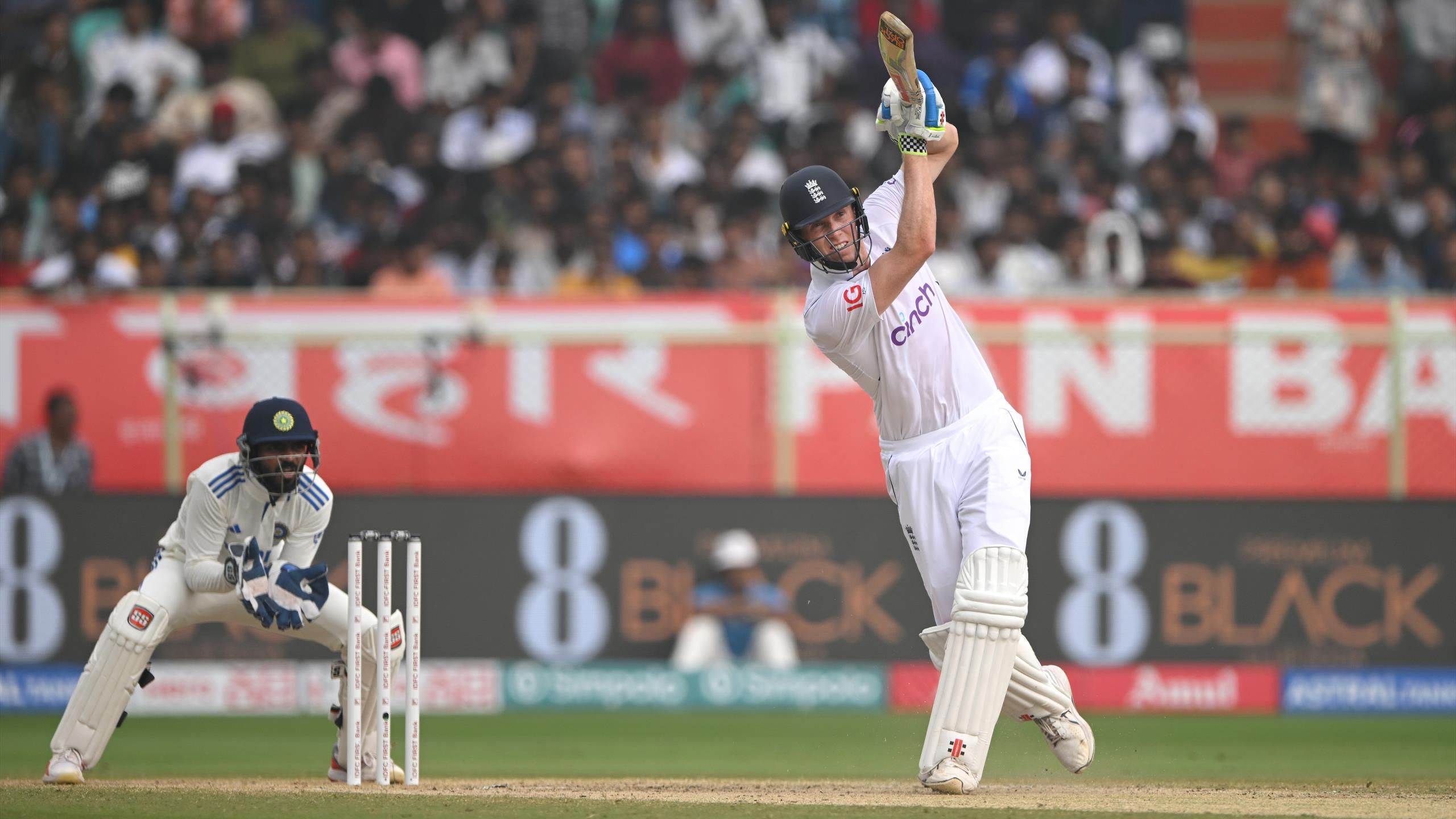 India v England, 2nd Test, Day 4 LIVE – Fast-scoring England stumble in hunt for 399