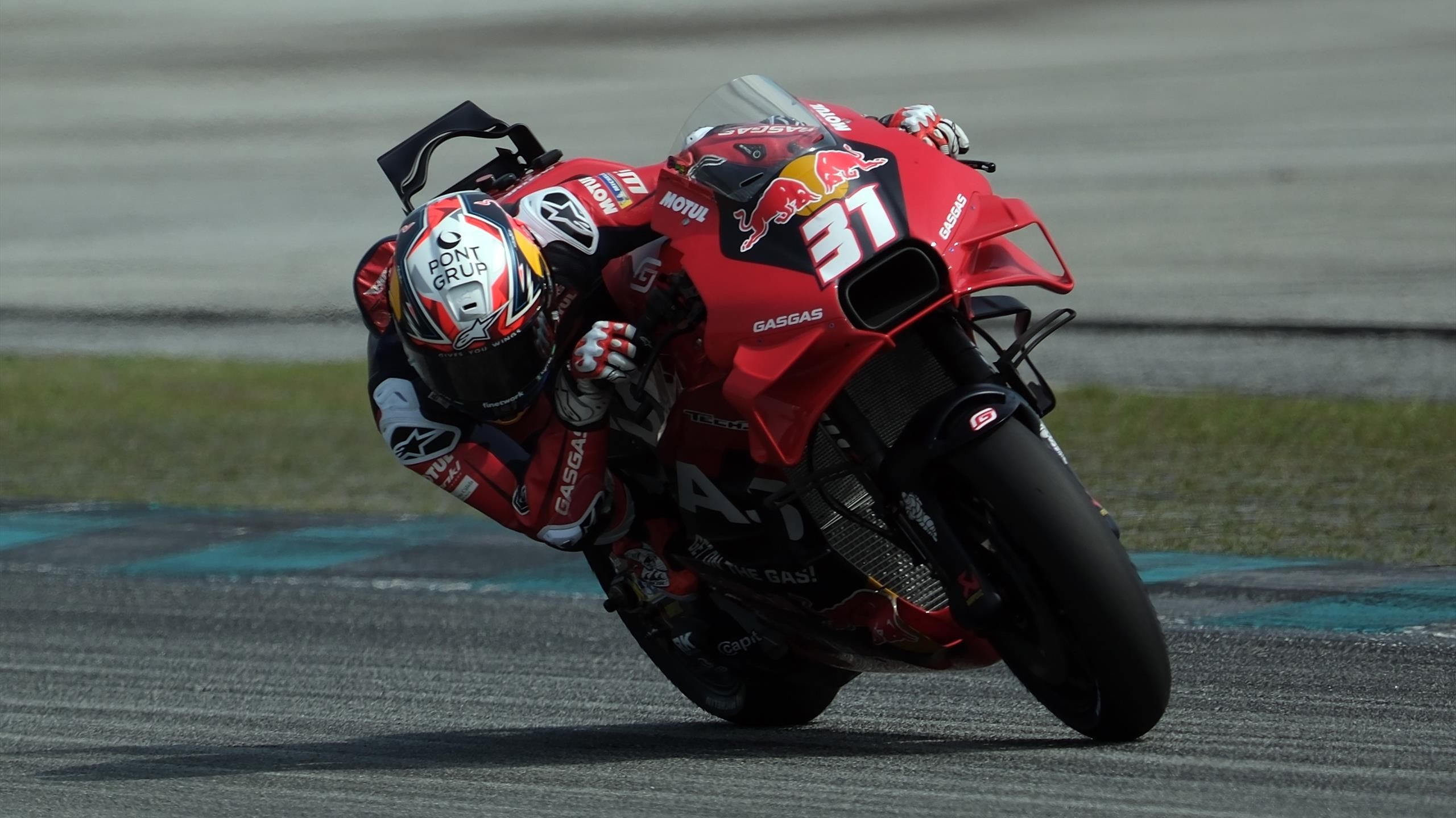 Marc Marquez crashes his Ducati for the first time in final hour