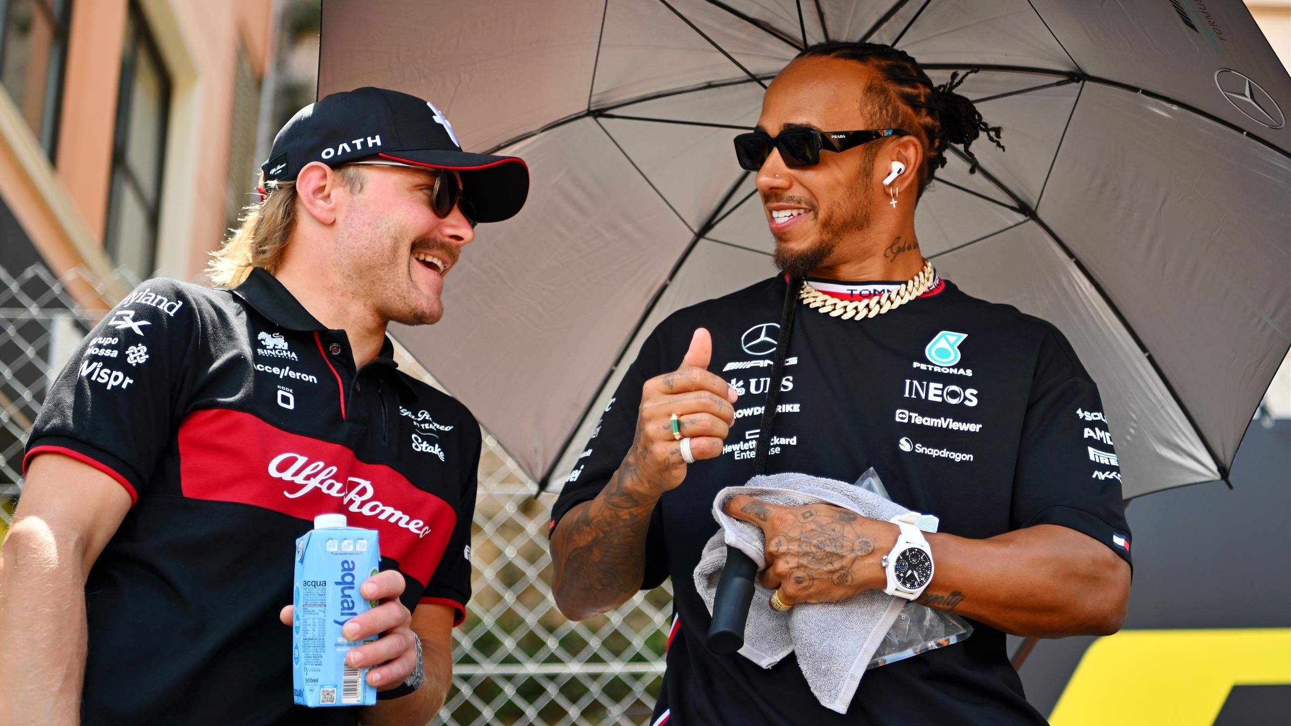 Valtteri Bottas Prédit des Mouvements Majeurs sur le Marché des Pilotes de Formule 1 : Révélation de sa Surprise Concernant le Transfert de Lewis Hamilton chez Ferrari