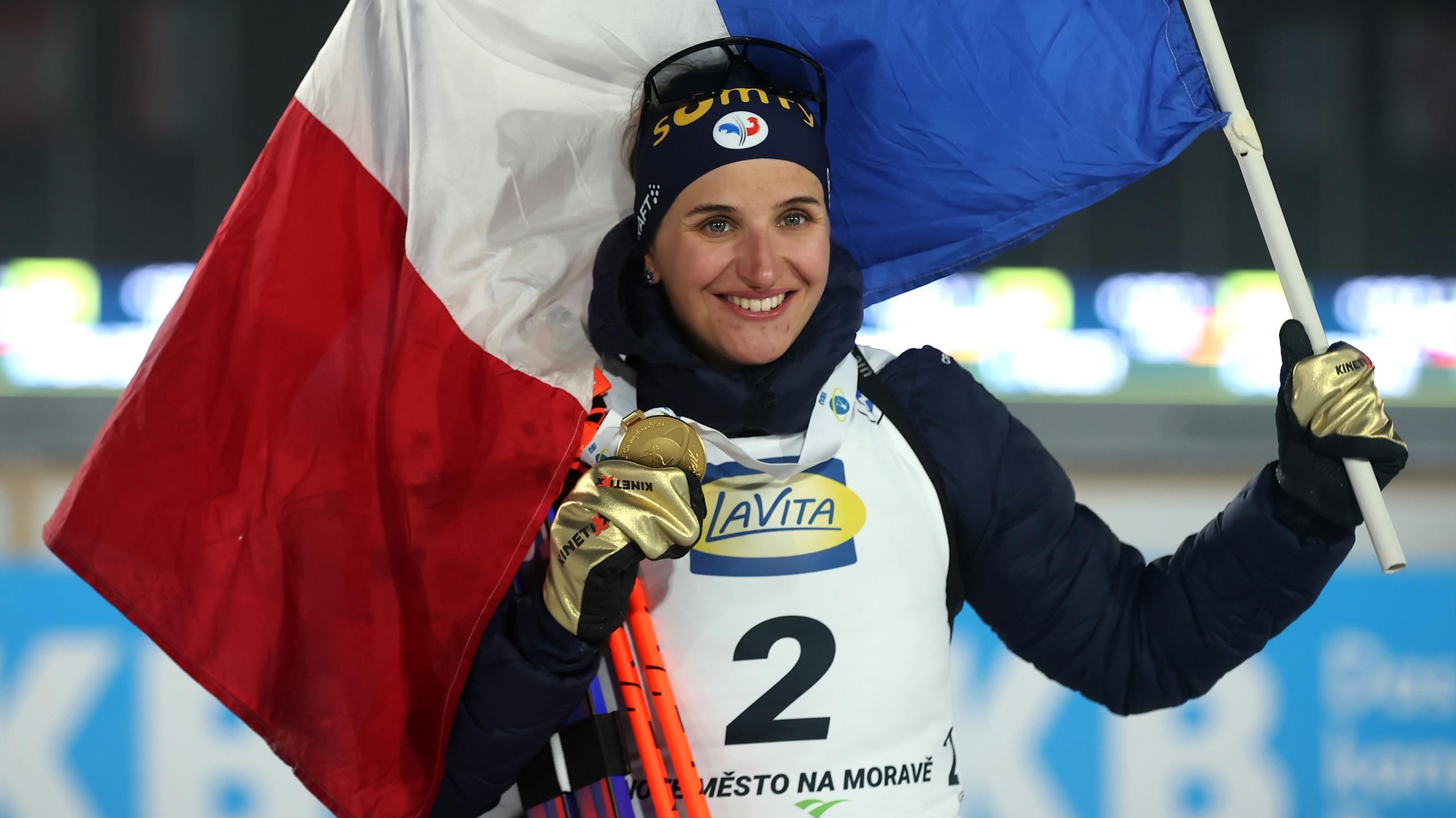 Julia Simon mène la France avec une victoire nette dans le sprint féminin aux Championnats du monde de biathlon à Nove Mesto