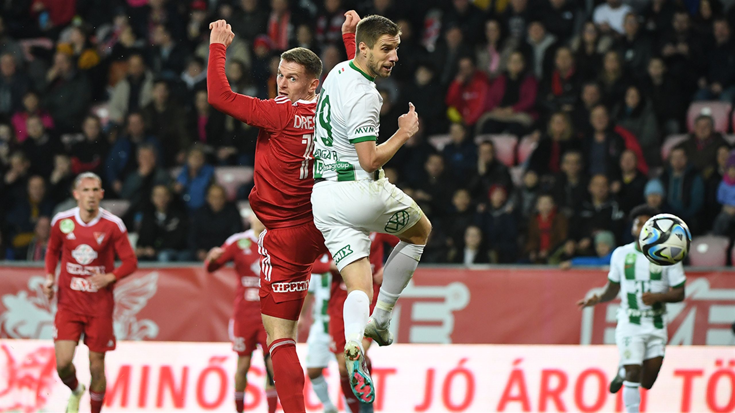 A Ferencváros kiélezett meccsen fordított és győzött a Debrecen otthonában
