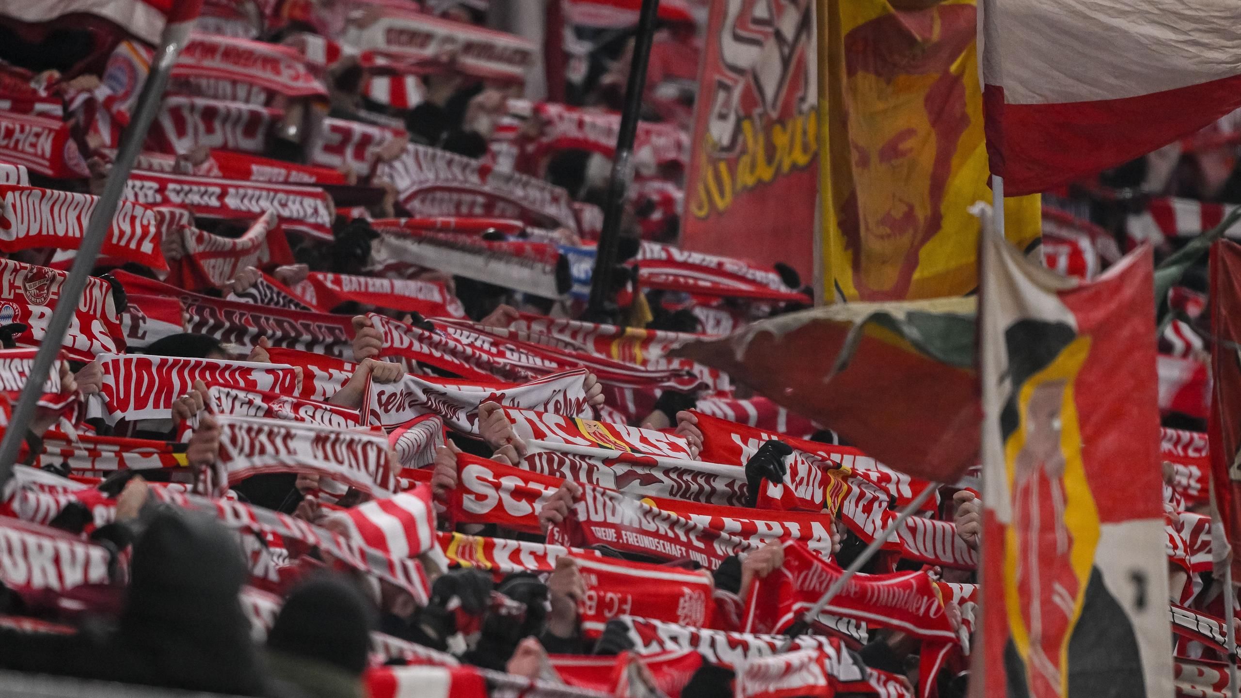 Sportszerűtlen szurkolói miatt büntették meg a Bayern Münchent