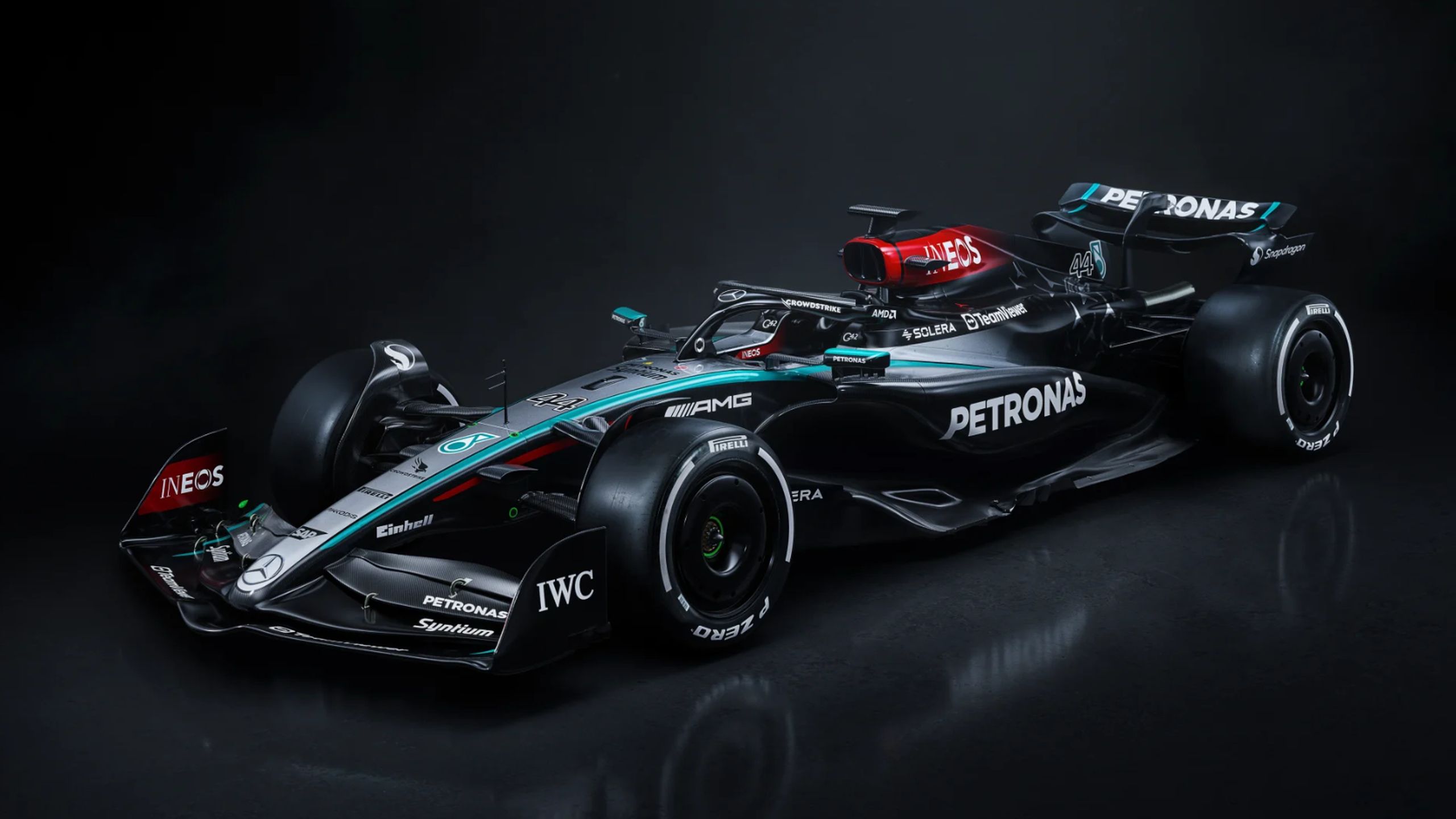 Formule 1 | Mercedes dévoile la W15, la dernière voiture de Lewis ...