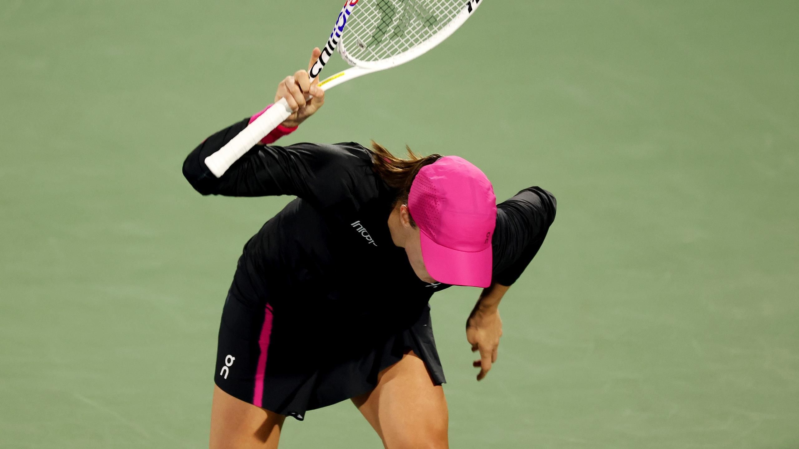 WTA Dubaj 2024. Frustracja Igi Świątek w półfinale, rzuciła rakietą