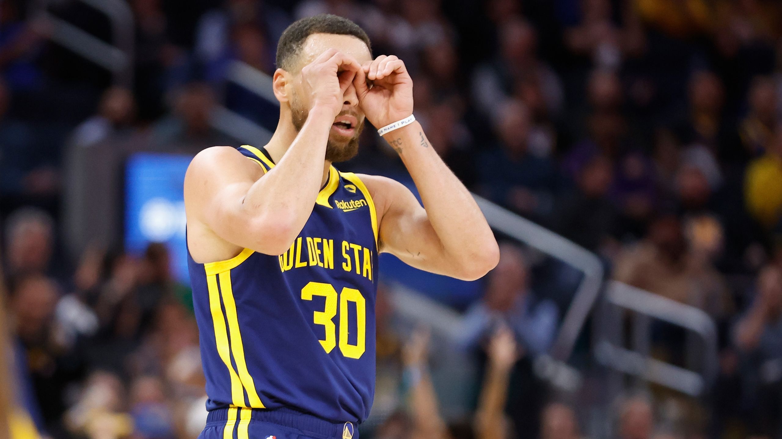 Steph Curry fires Warriors past LeBron James-less Lakers, Celtics and Mavs  continue winning streaks - TNT Sports