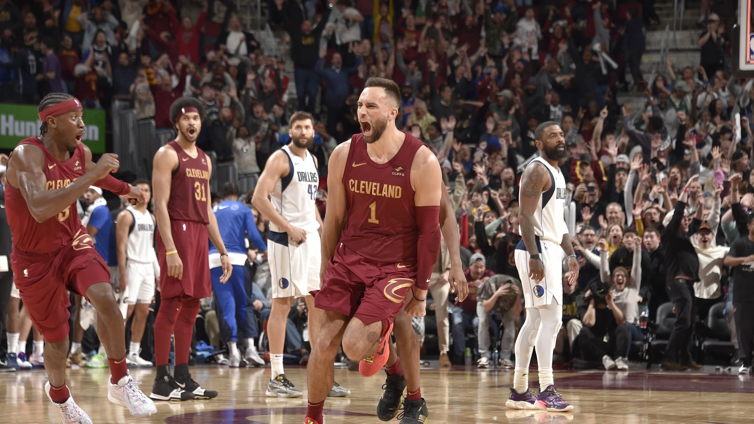 NBA: Cleveland Cavaliers stun Dallas Mavericks with 59-foot buzzer-beater  from Max Strus in wild finish - Eurosport