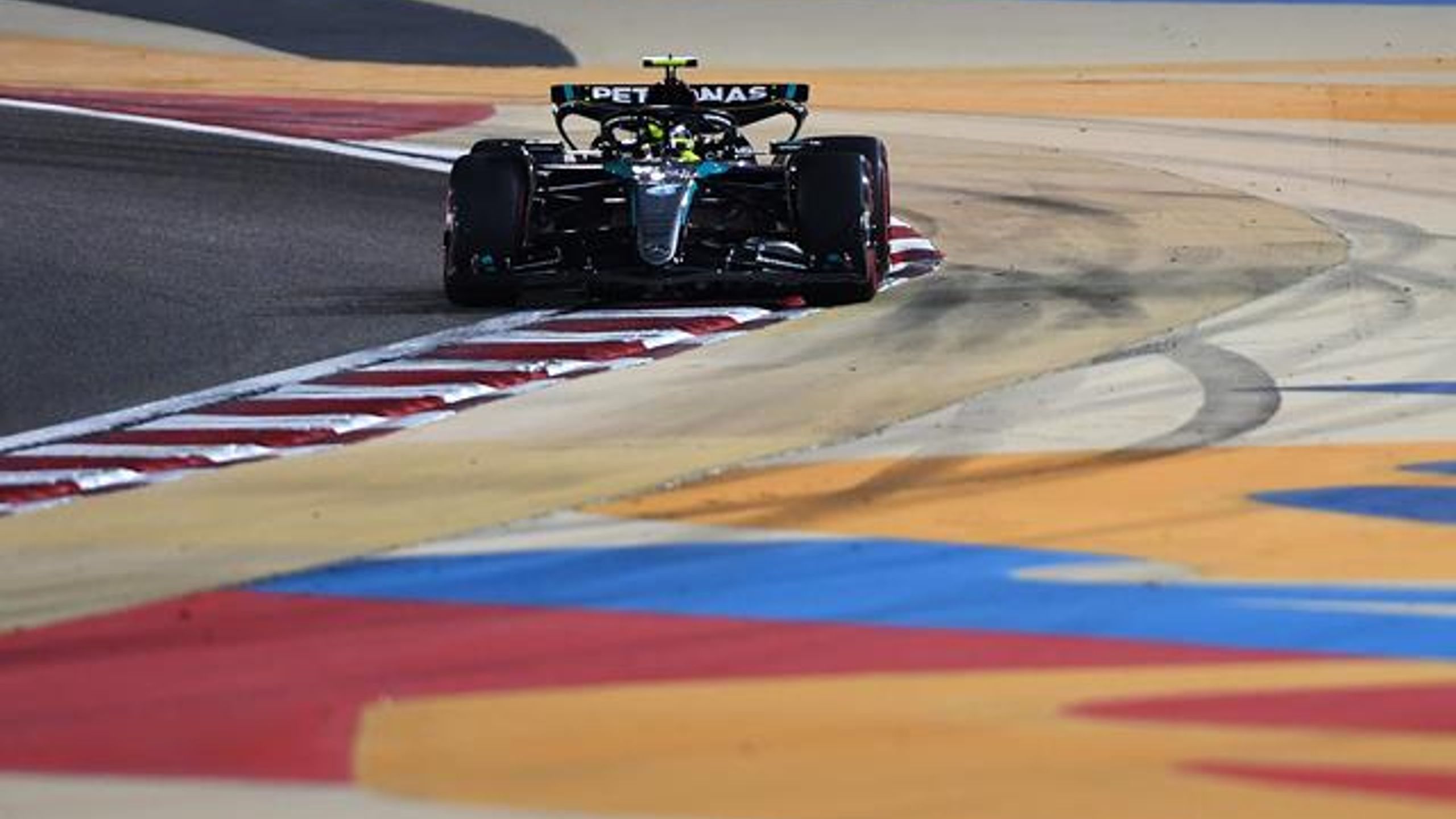 Formule 1 | Lewis Hamilton (Mercedes) domine les libres 2, Max ...