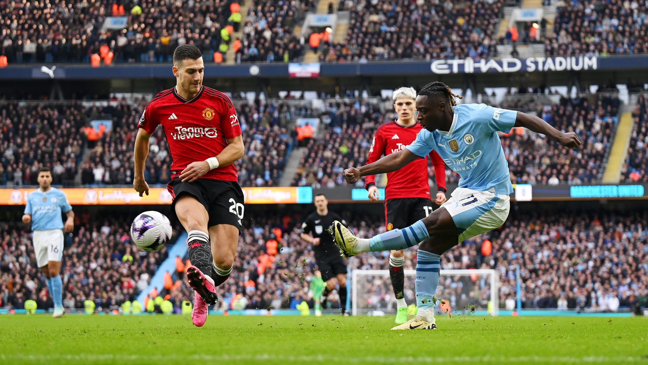 A Manchester City és a Manchester United kizárása: engedett és büntetett az UEFA
