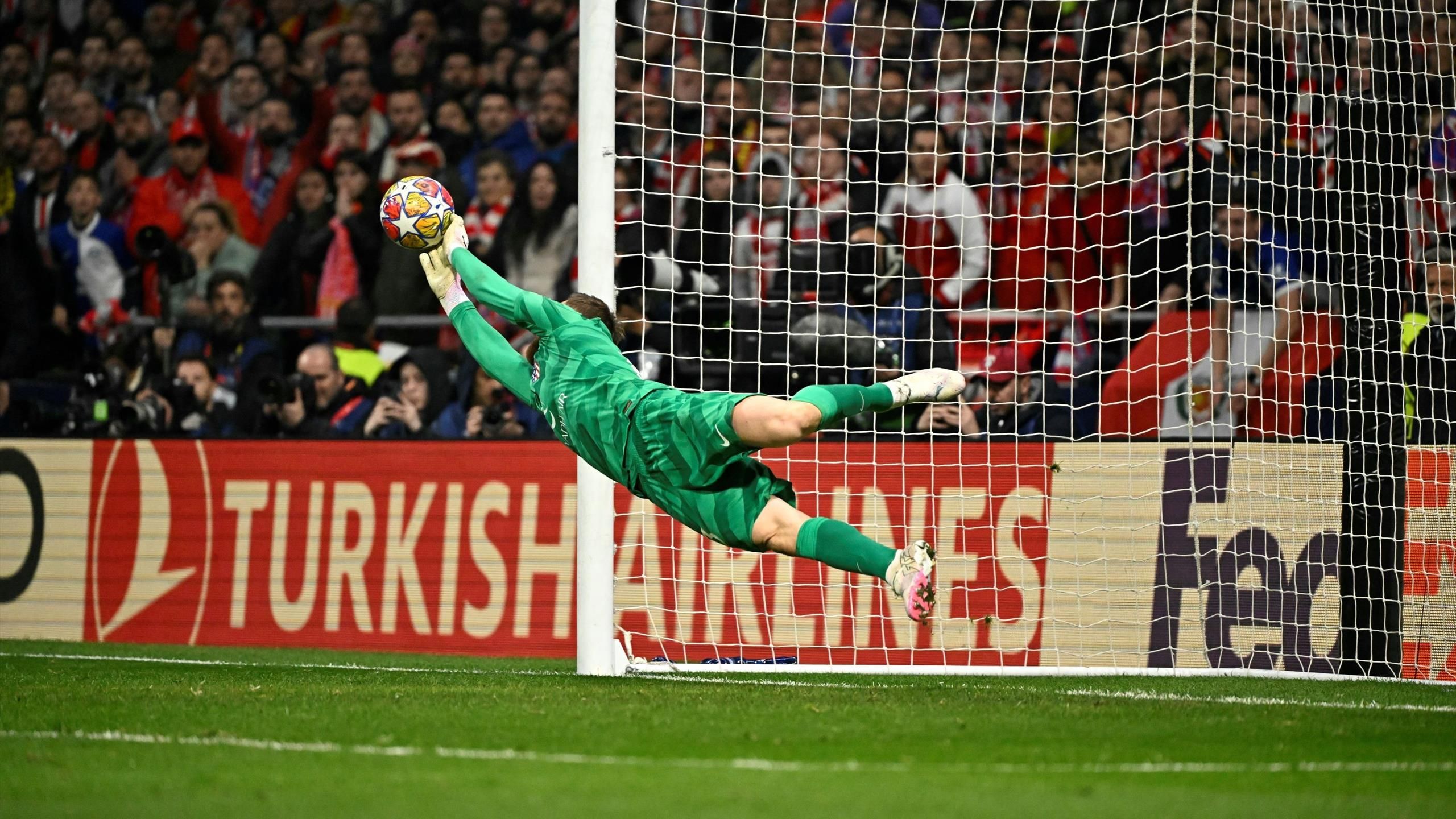 Oblak lett a nap hőse, továbbjutott az Atletico Madrid és a Dortmund is
