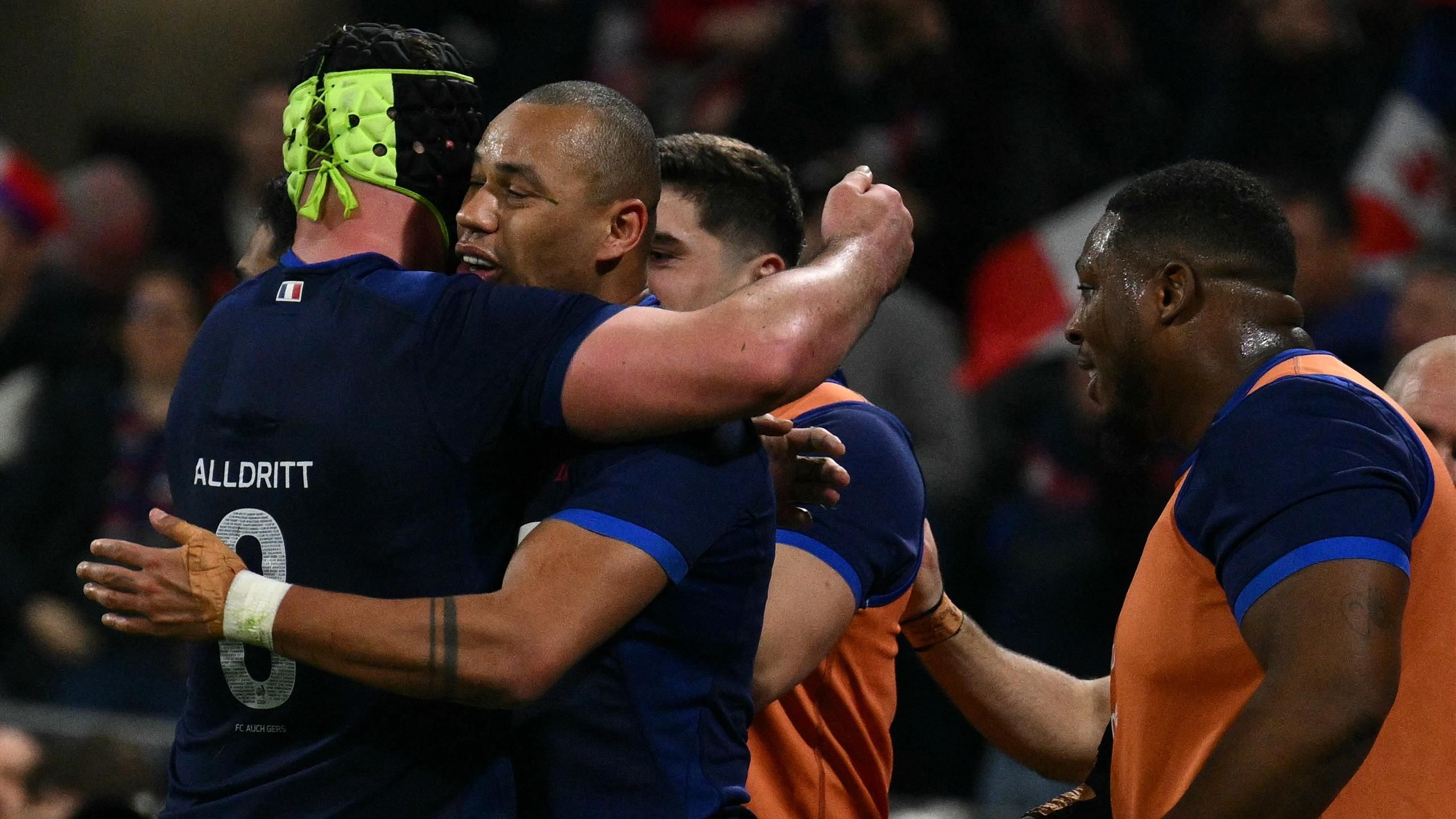 France claim second spot in Six Nations with late win against England