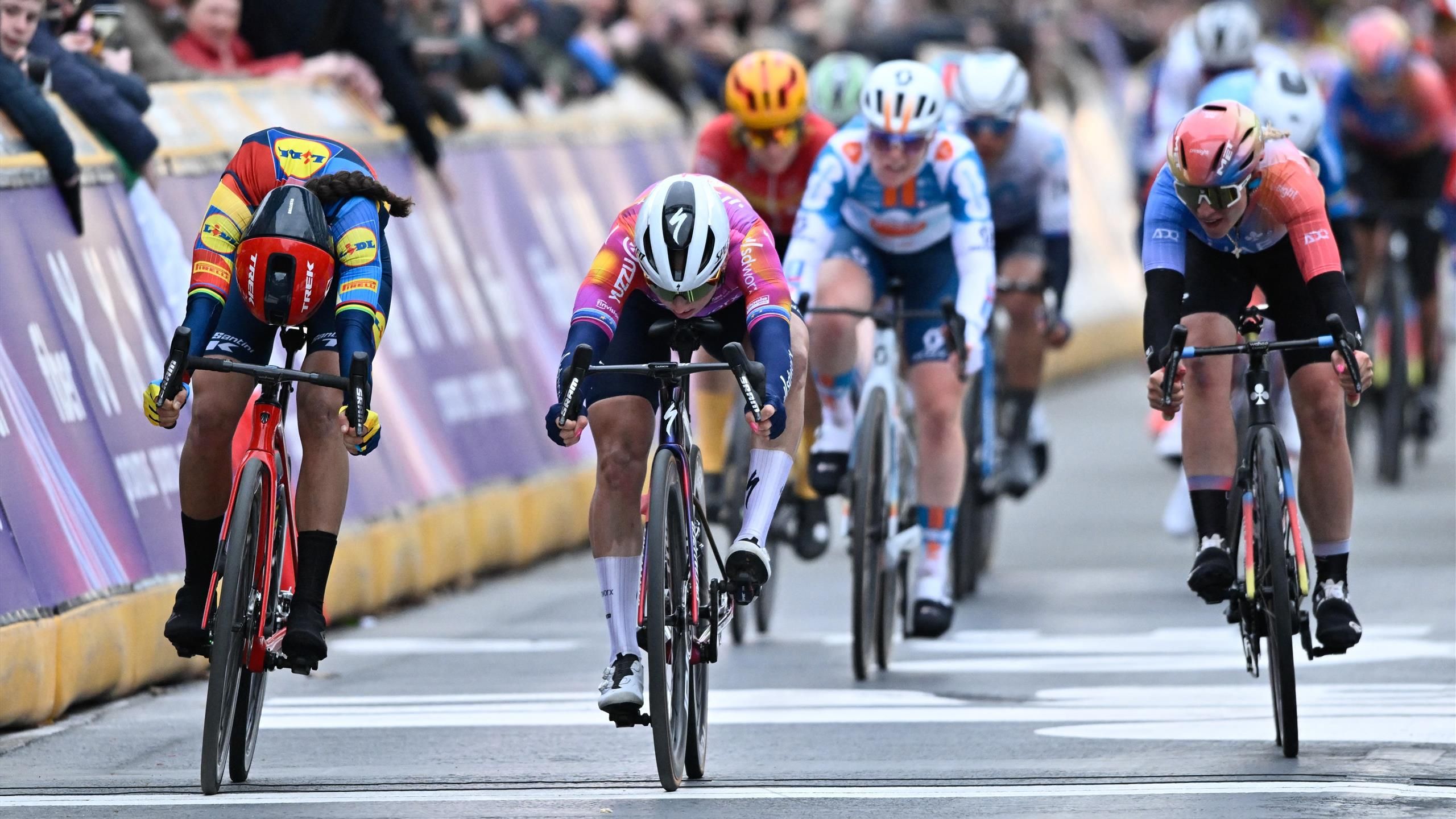 Centik döntöttek, de a hiányzó klasszikusát is behúzta a klasszis sprinter