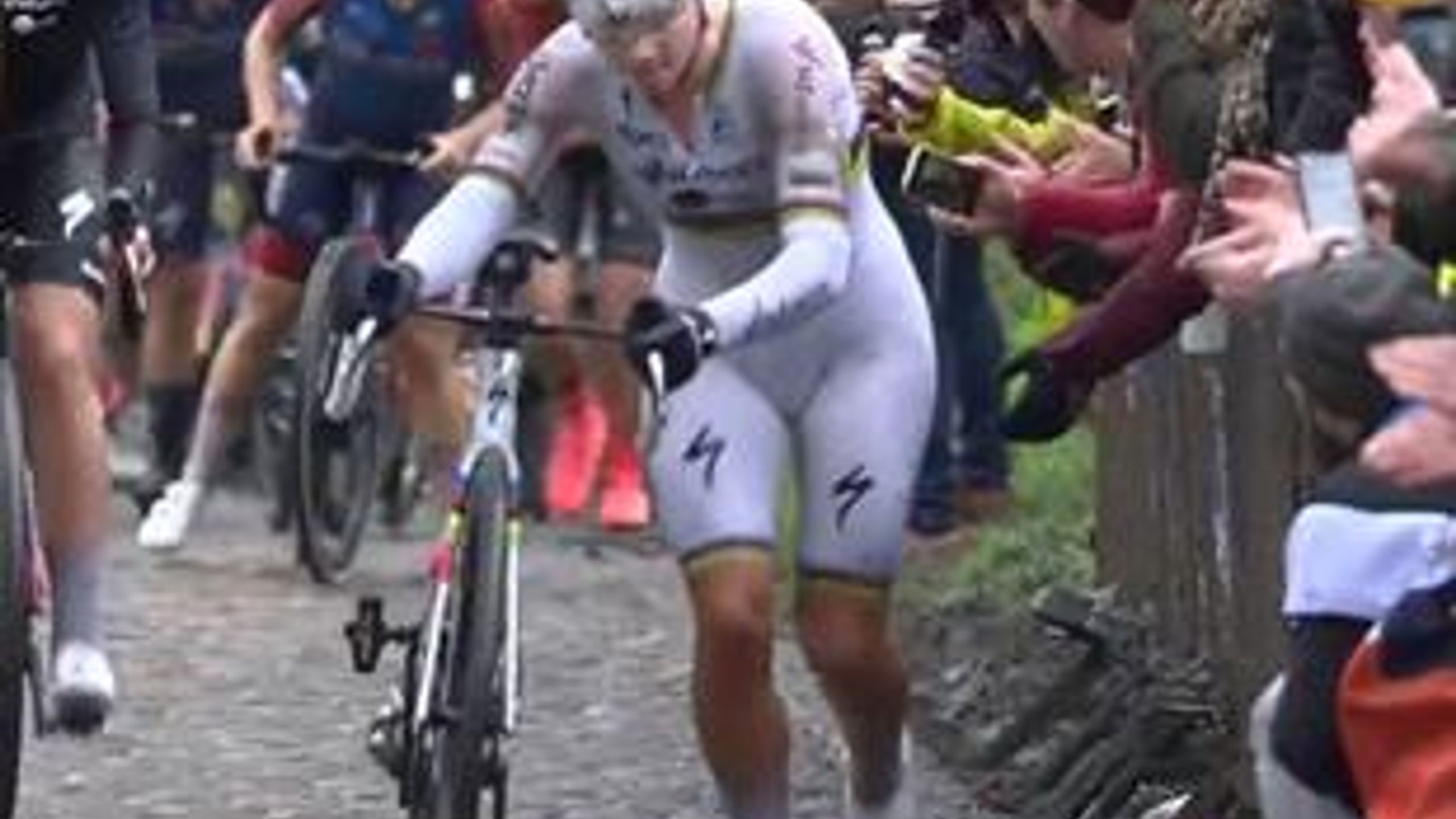 Ronde van Vlaanderen | Chaos op Koppenberg - wereldkampioene Kopecky en ...