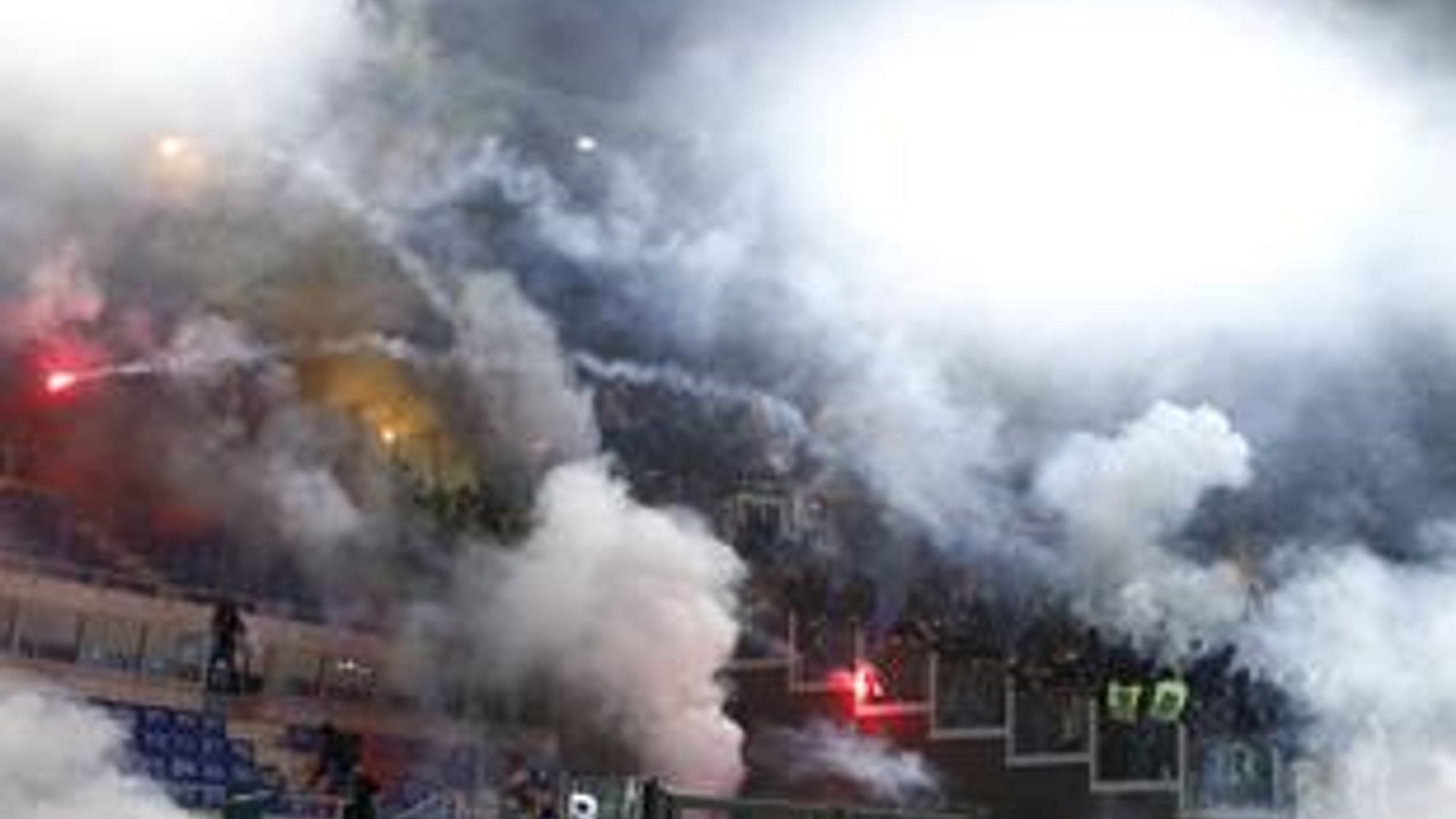 Roma-Lazio, derby di tensione: scontri tra ultras vicino all'Olimpico ...