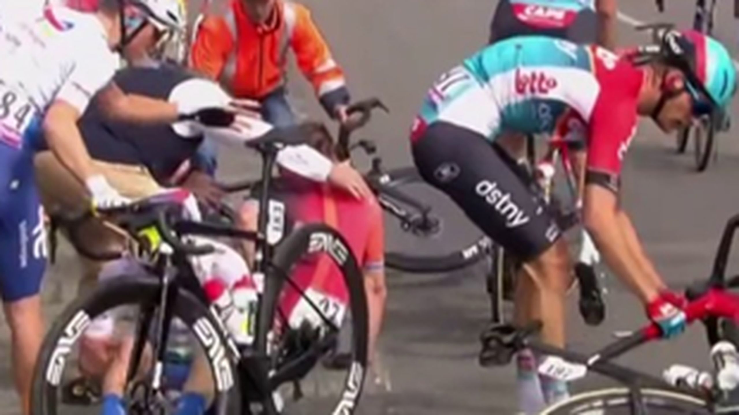 Paris - Roubaix: Elia Viviani, Jonas Rutsch und Jonathan Milan in ...