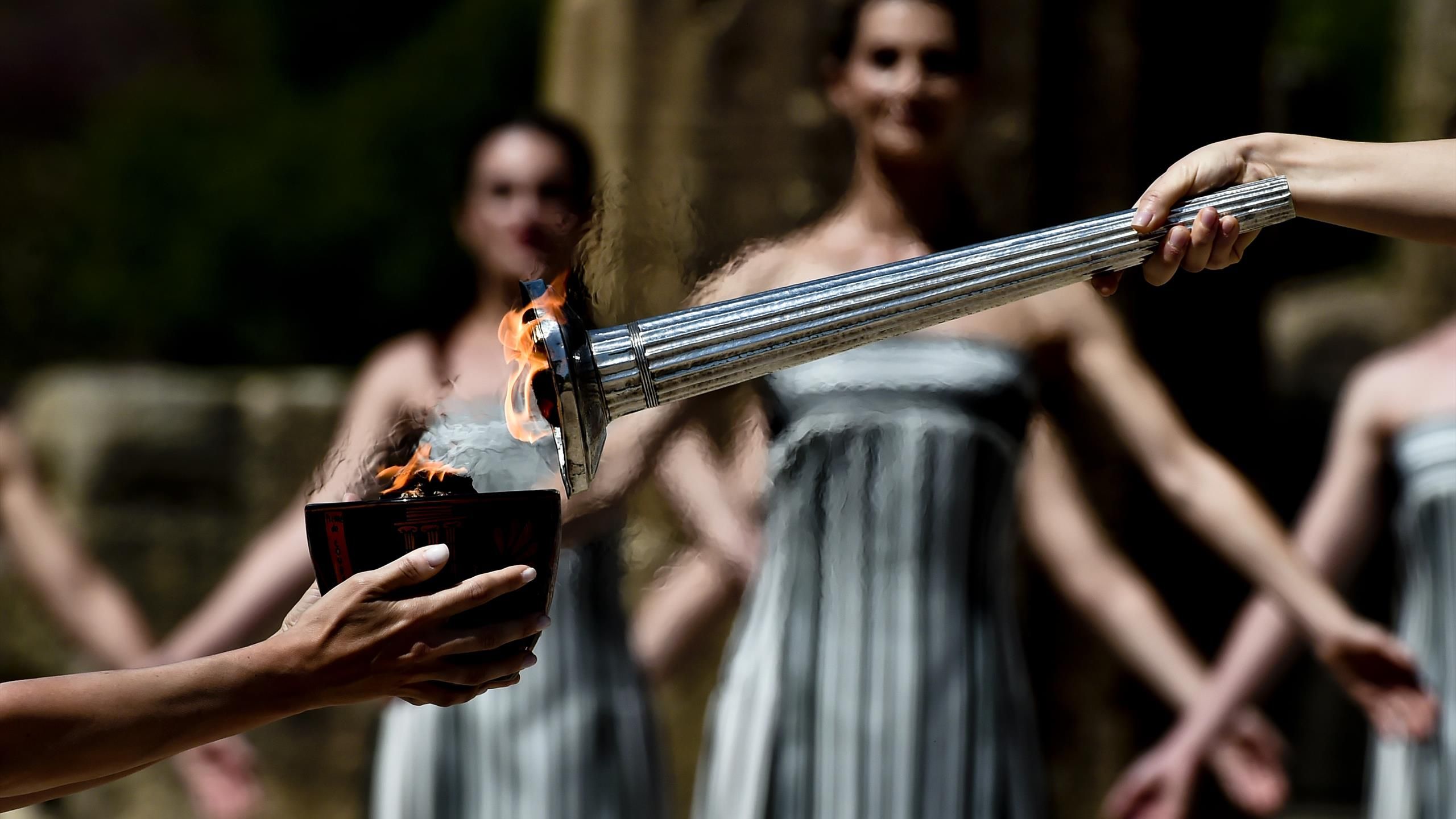 Olympische Spiele 2024 Olympisches Feuer entzündet anschließend