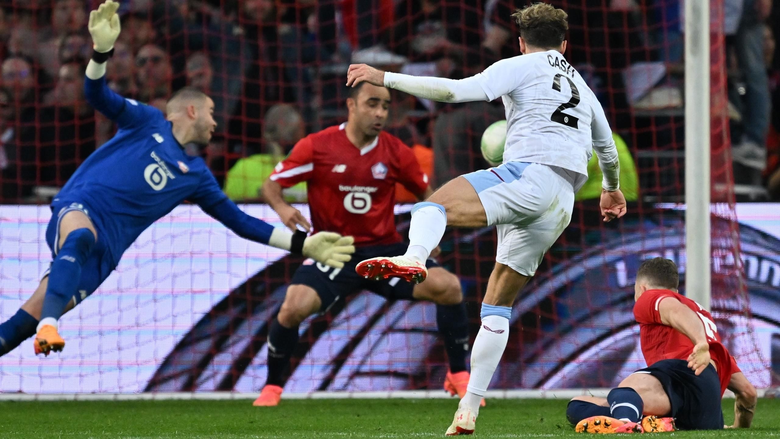 Liga de conferencias europea.  Matty Cash marcó un bonito gol en el partido entre Lille y Aston Villa