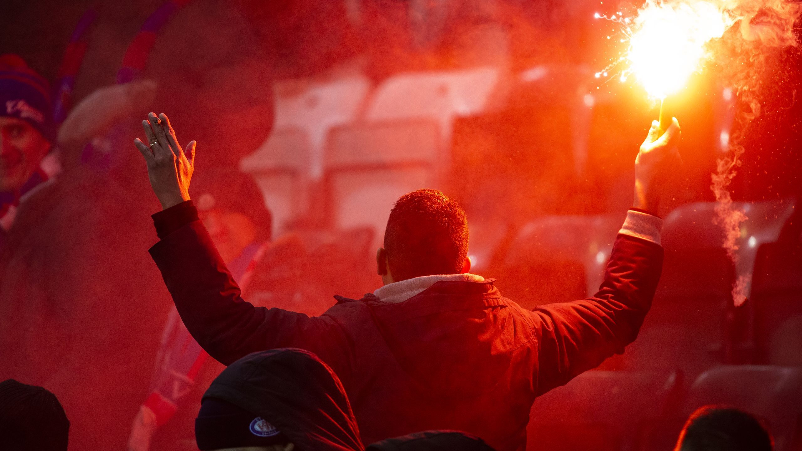 Fotballen tror på lovlig pyro – ønsker svar før sommeren - Eurosport