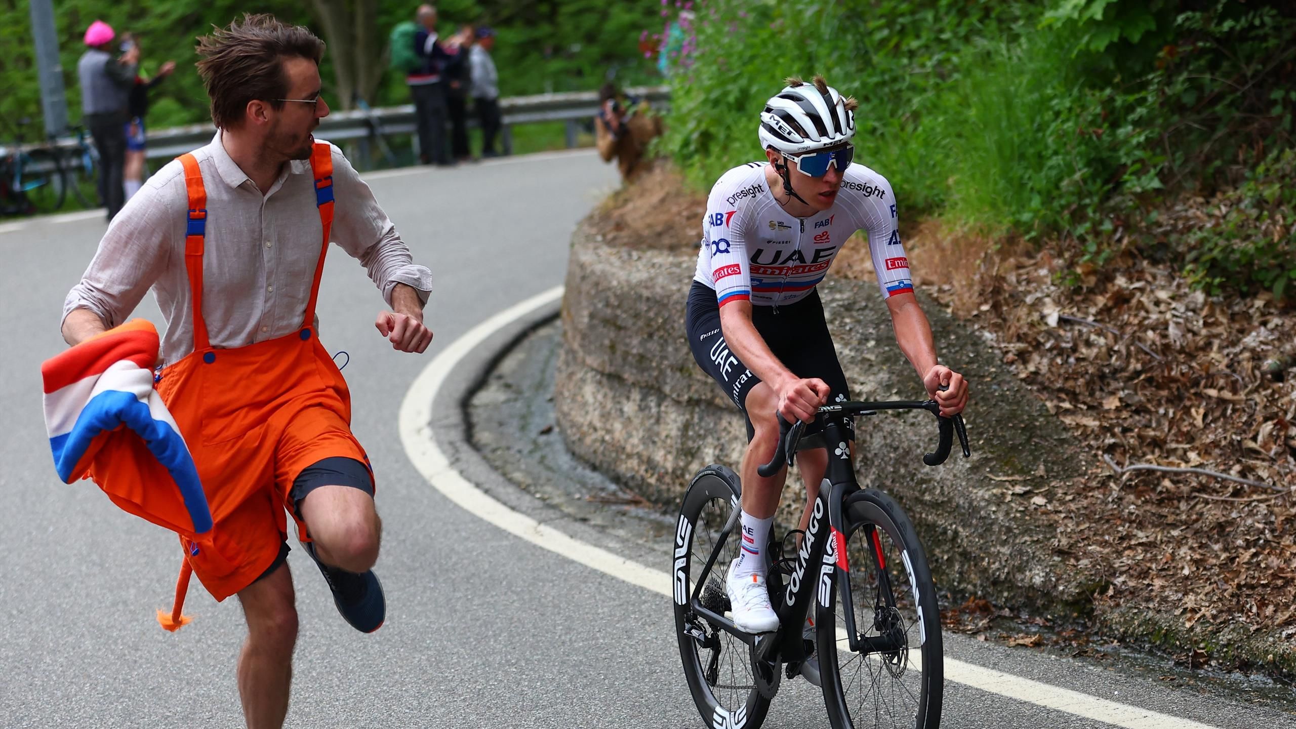 Giro d’Italia | Tadej Pogacar doet het zoals Marco Pantani – Na pech ...
