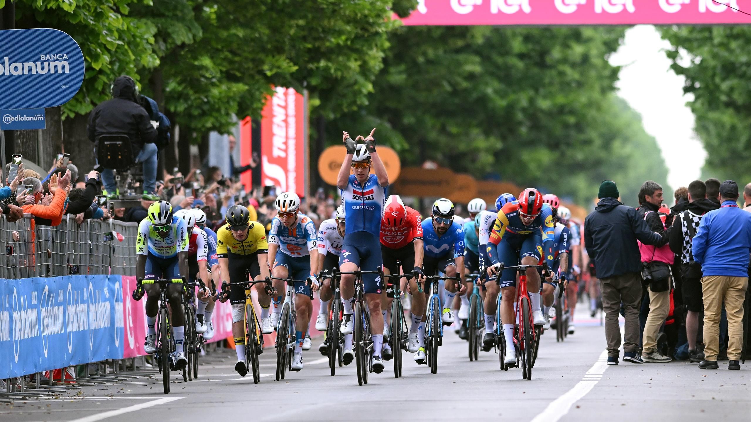Giro 2024 Tim Merlier remporte la 3e étape, Tadej Pogacar reste en