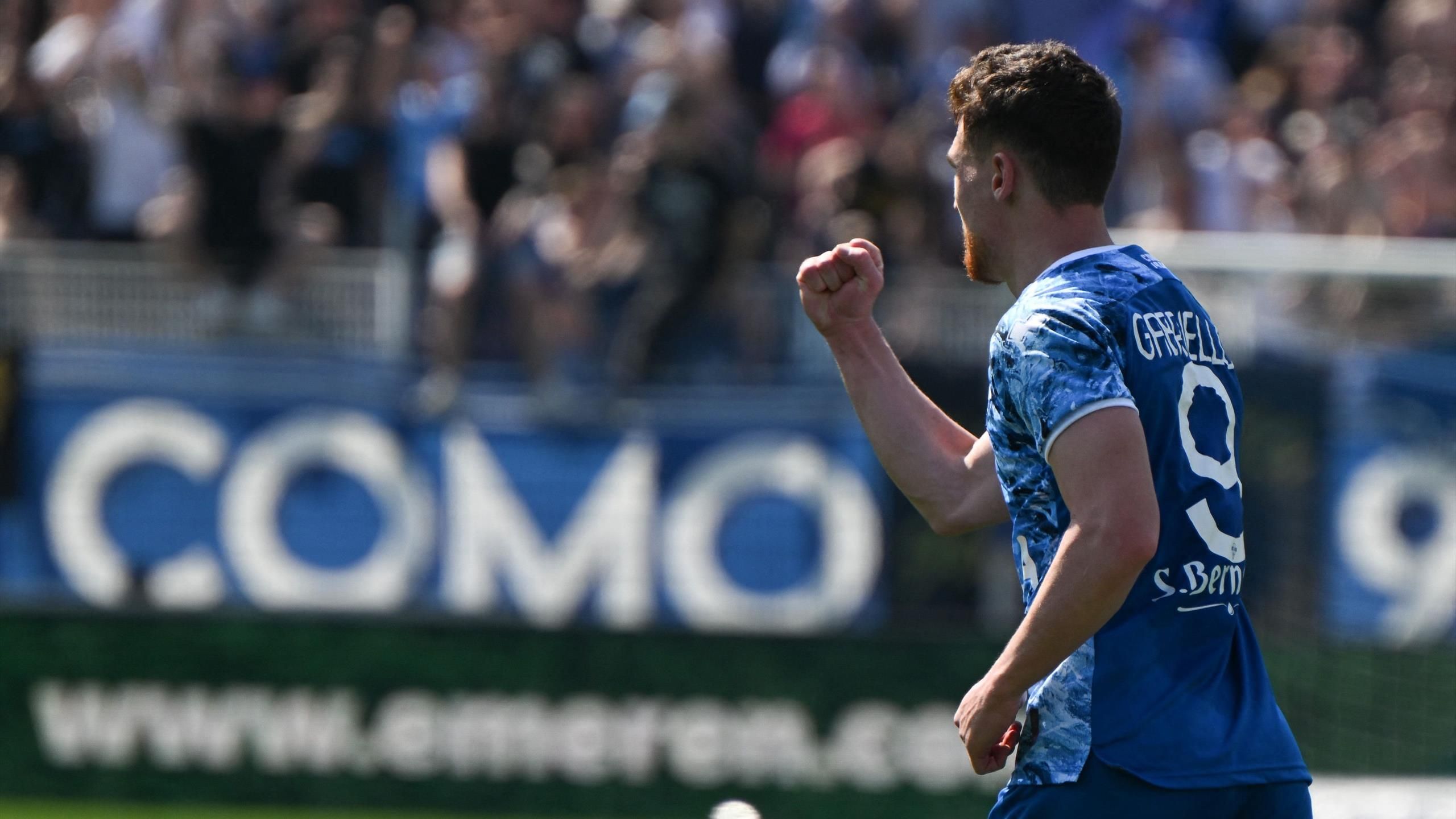 Amatőrként csatlakozott a comói álomprojekthez, a következő szezonban már a Serie A-ban focizhat