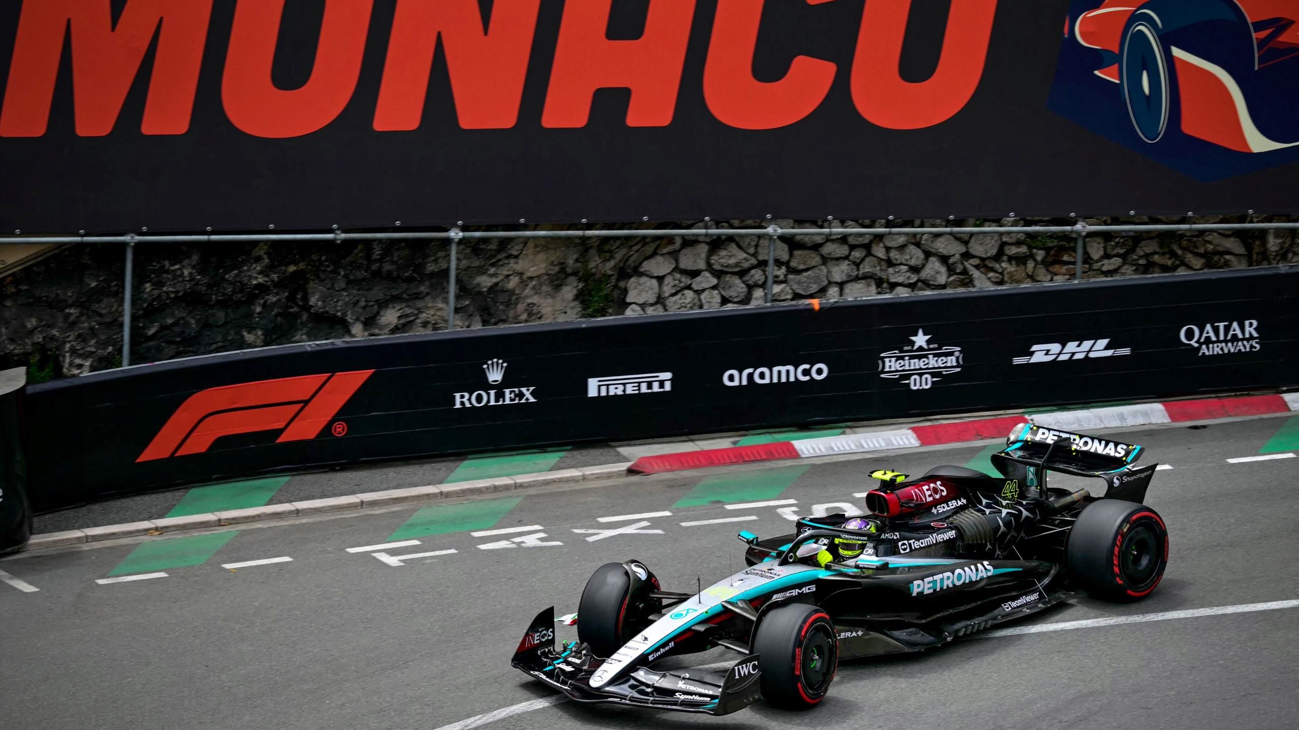 Hamilton volt a leggyorsabb az első szabadedzésen Monacóban