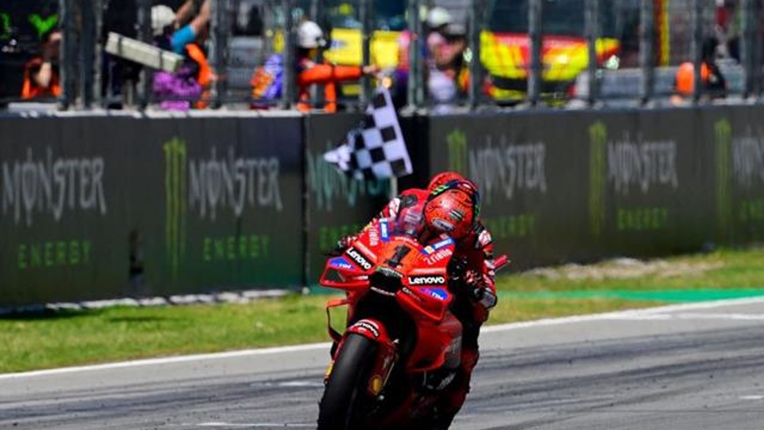MotoGP Catalogna 2024, gara: Bagnaia si riscatta! Vince Pecco davanti a ...
