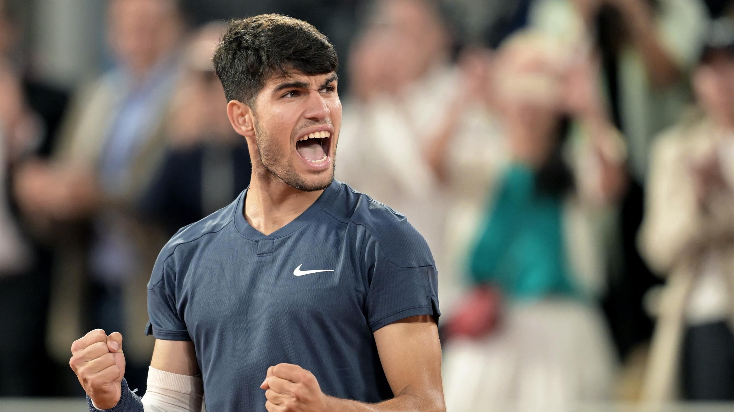 Roland Garros: Wawrinka 40 évesen is visszatérne, Alcaraz dicsért, Tsitsipas harcolt