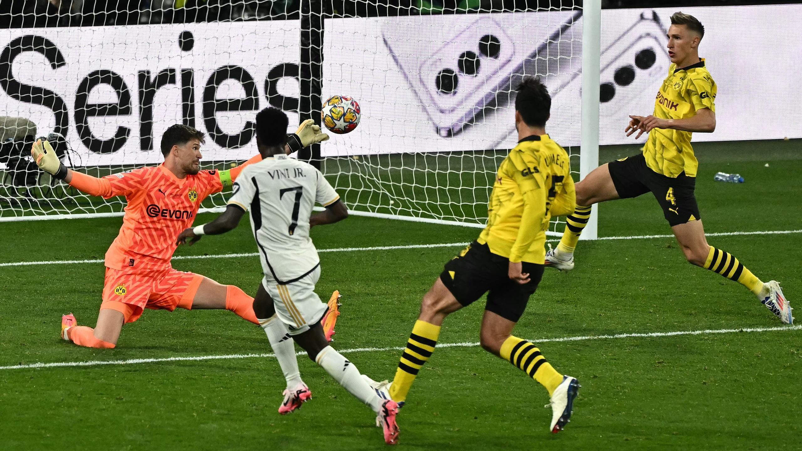 Egy halom helyzetet elszórt a Dortmund, el is rohant a BL-trófeával a Real Madrid