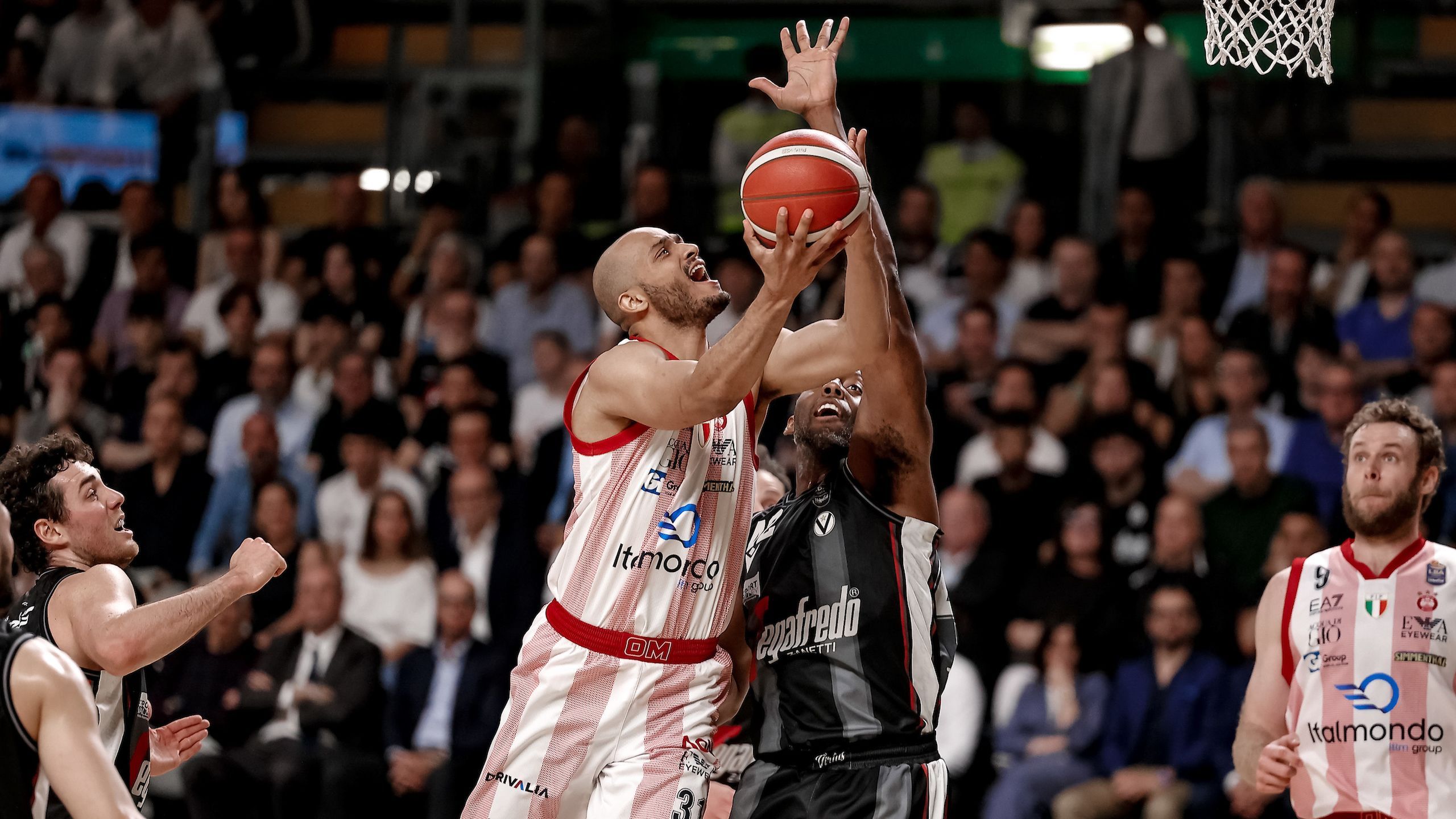 Olimpia Milano comes again from -11 and wins in Bologna in extra time: 86-75 in sport 1 with Shavon Shields deciding.