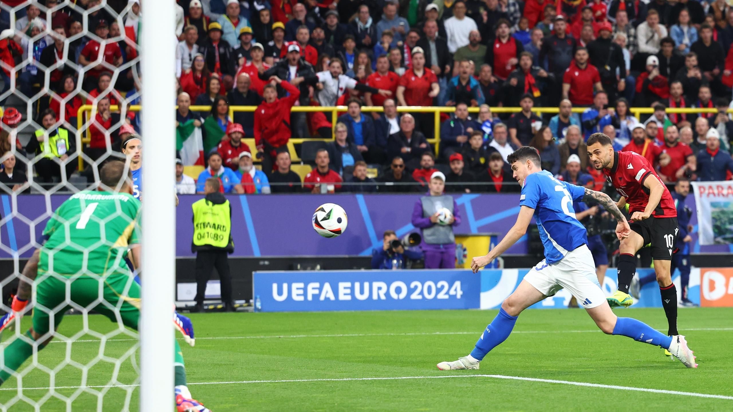 Euro 2024. Najszybszy gol mistrzostw Europy. Nedim Bajrami trafił w 23. sekundzie meczu Włochy