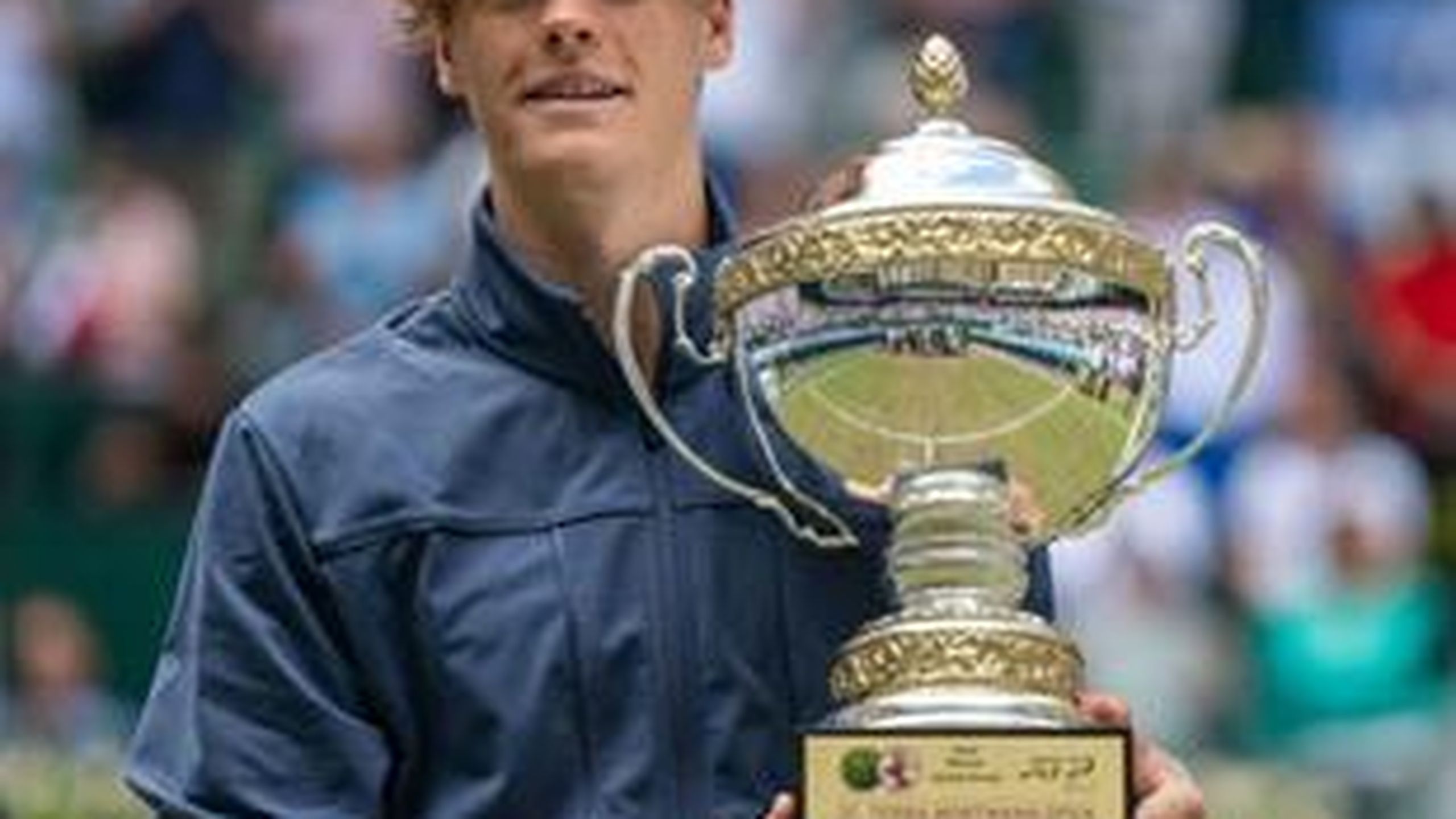 ATP Halle : Titré pour la première fois sur gazon, Jannik Sinner est ...