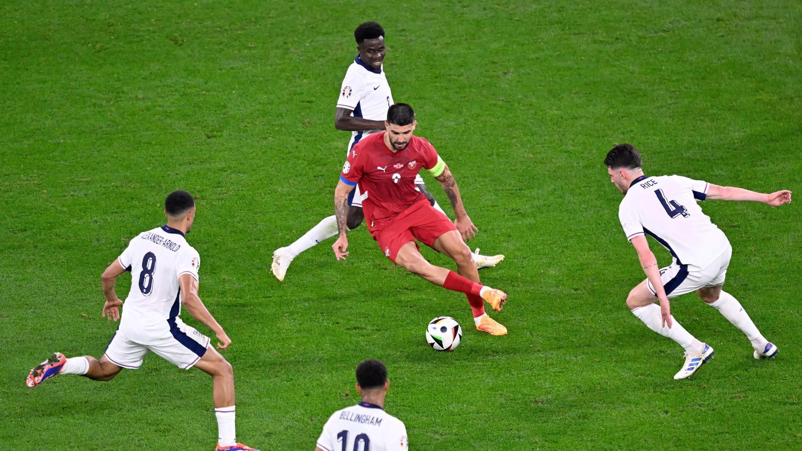 Megvédte az angol csapat középpályáján idegen testként működő Alexander-Arnoldot az arsenalos Rice