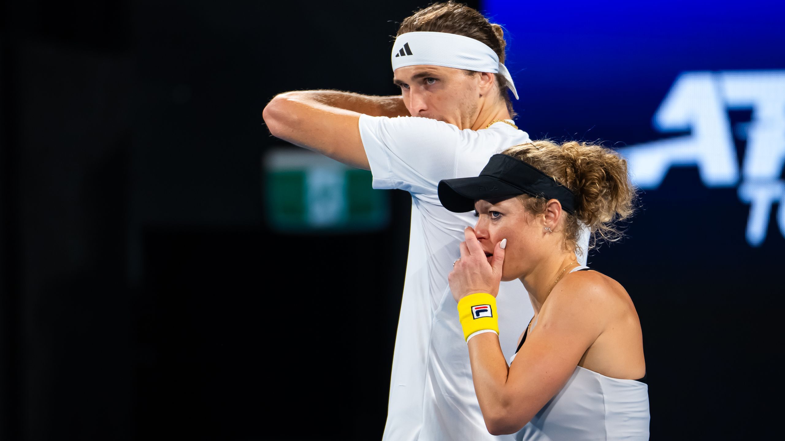 Olympia Paris 2024 Olympiasieger Alexander Zverev geht mit Laura