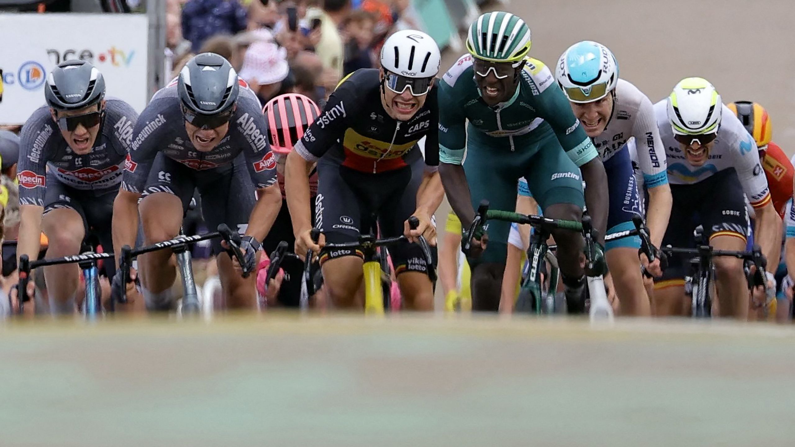 Tour de France | Jonas Abrahamsen en Biniam Girmay winnaars van de dag