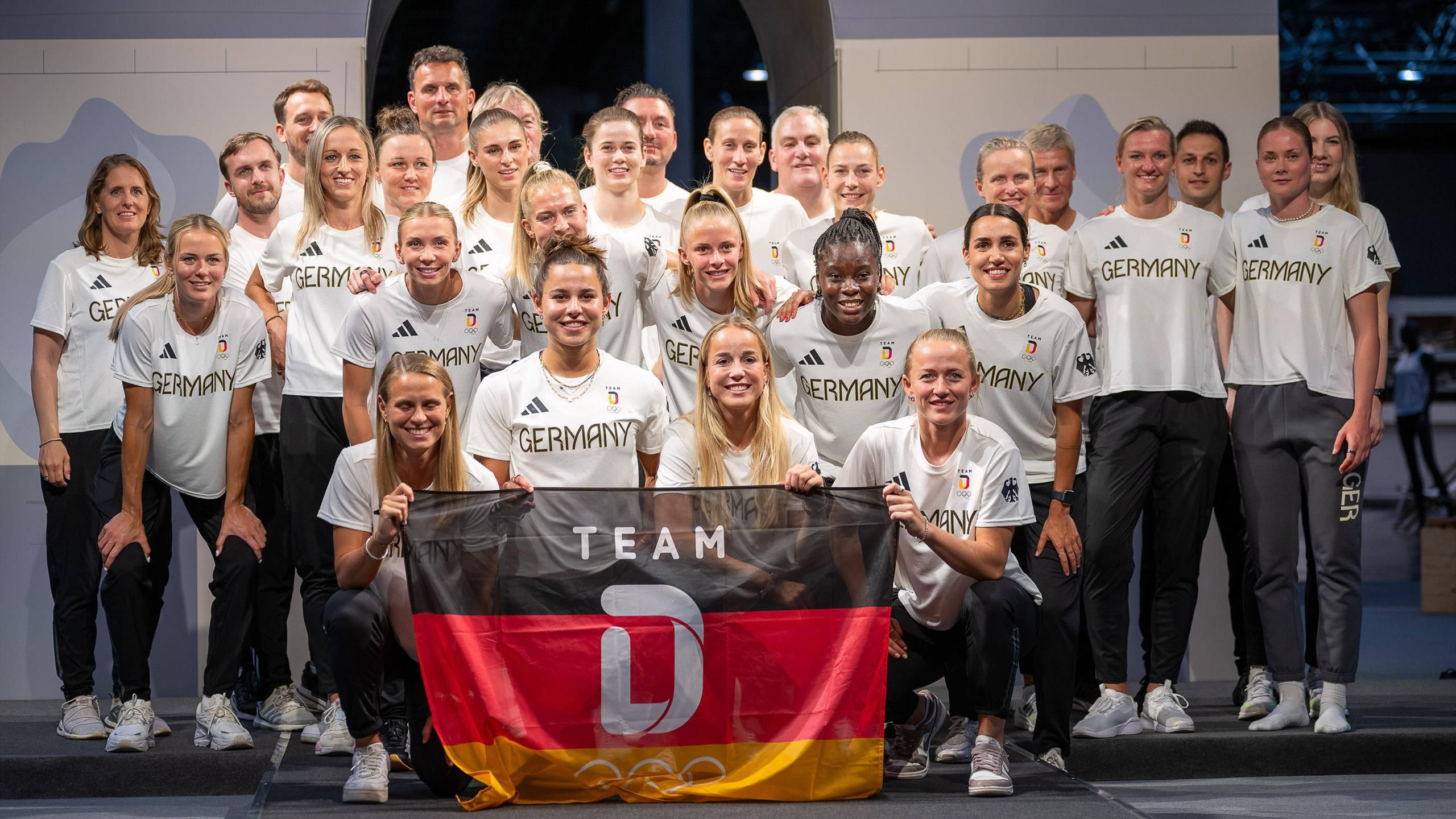 Olympia 2024 DFBFrauen starten GoldMission in Paris Bundestrainer