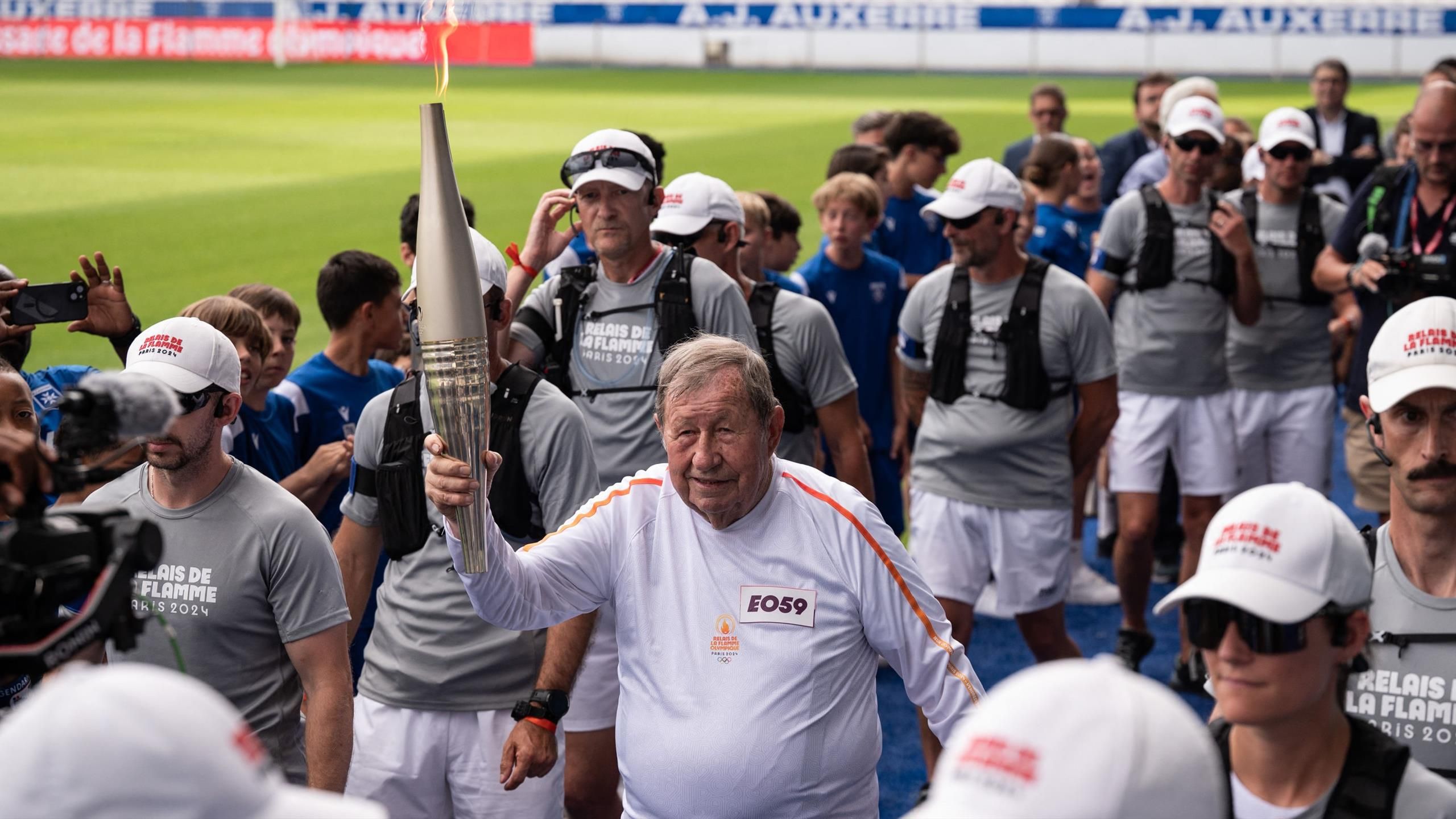 Jeux Olympiques Paris 2024 Guy Roux porteur de la Flamme Olympique