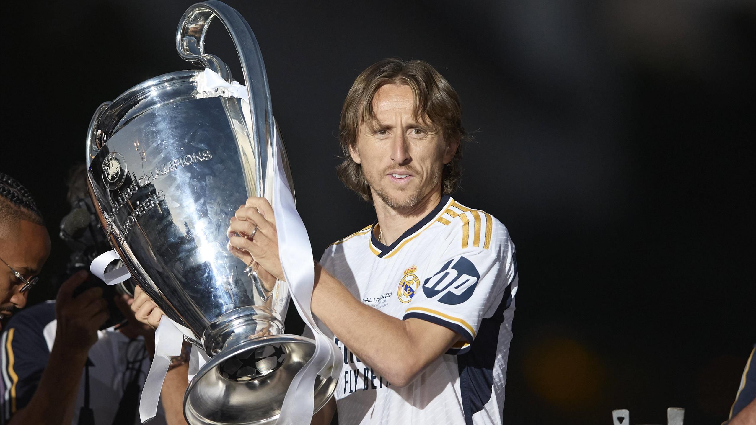 Modric folytatja, egy évvel hosszabbított a Real Madriddal