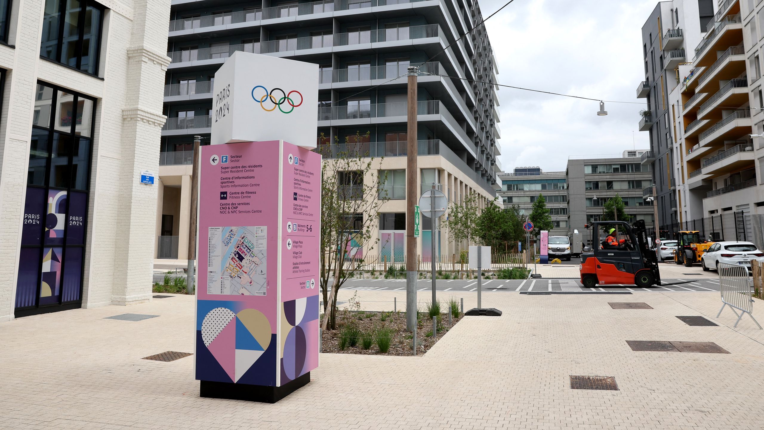Olympia 2024 in Paris Olympisches Dorf Pforten vor Beginn der