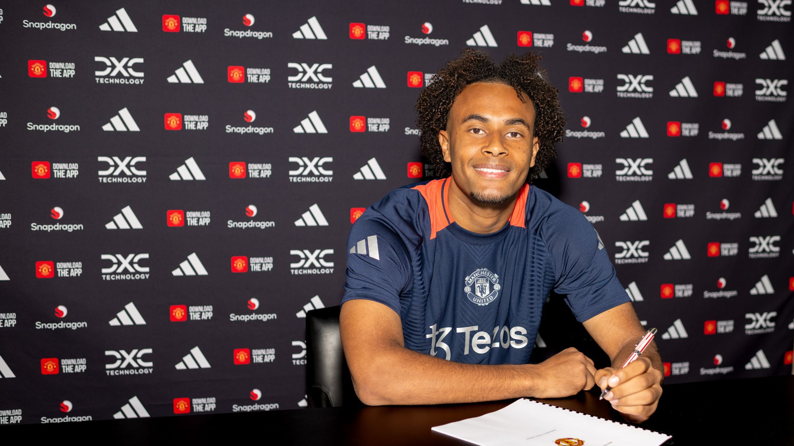 Joshua Zirkzee: Dutchman ‘excited’ to join ‘best club in the world’, Manchester United