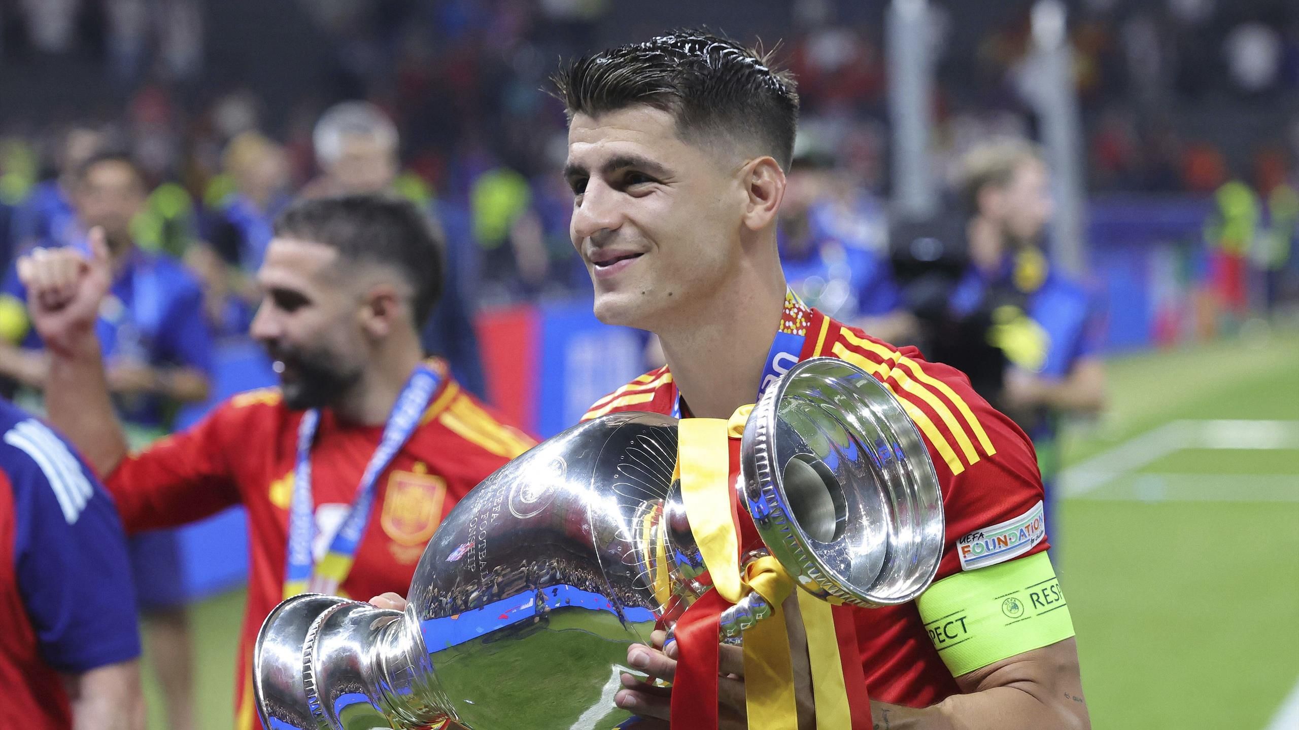 DJ, diplomata, viccmester, vérbeli cséká - Ibrahimović küzdött az Eb-győztes Moratáért a Milannál