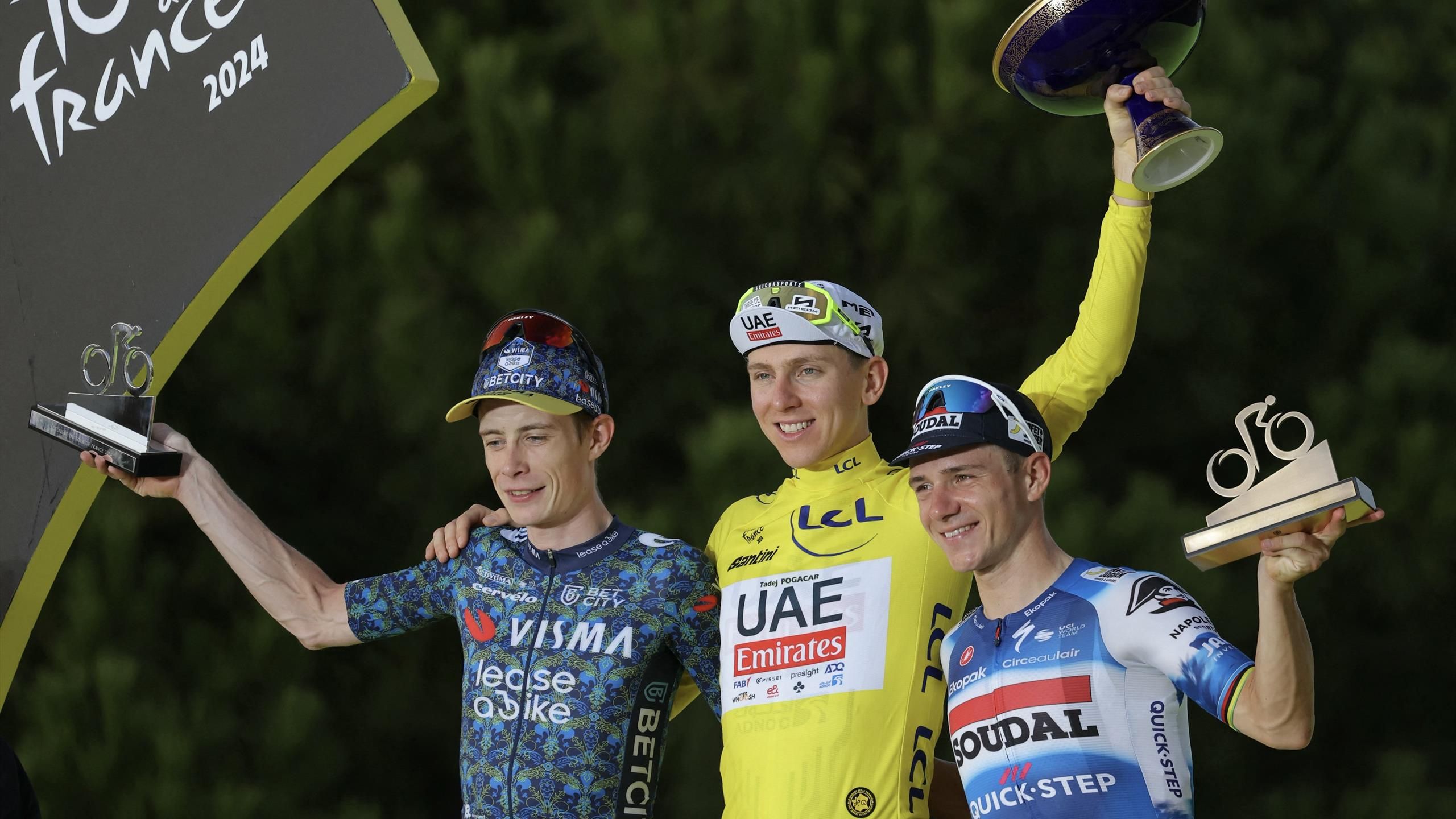 Gigászok a világ tetején: Pogačar, Vingegaard és Evenepoel a rendhagyó nizzai Tour-dobogón