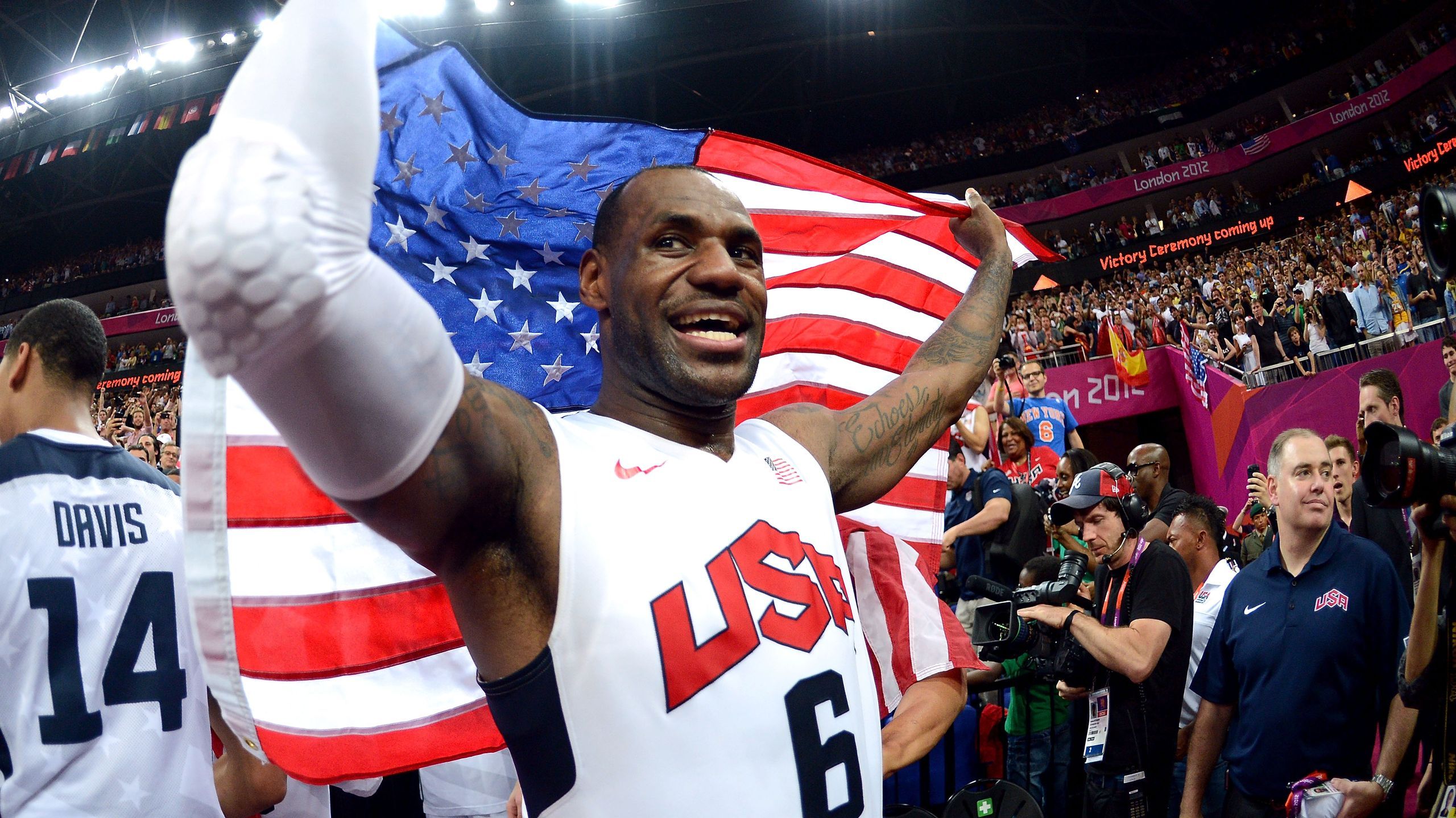 Paris 2024 | Basketballegende LeBron James vlaggendrager voor team USA ...