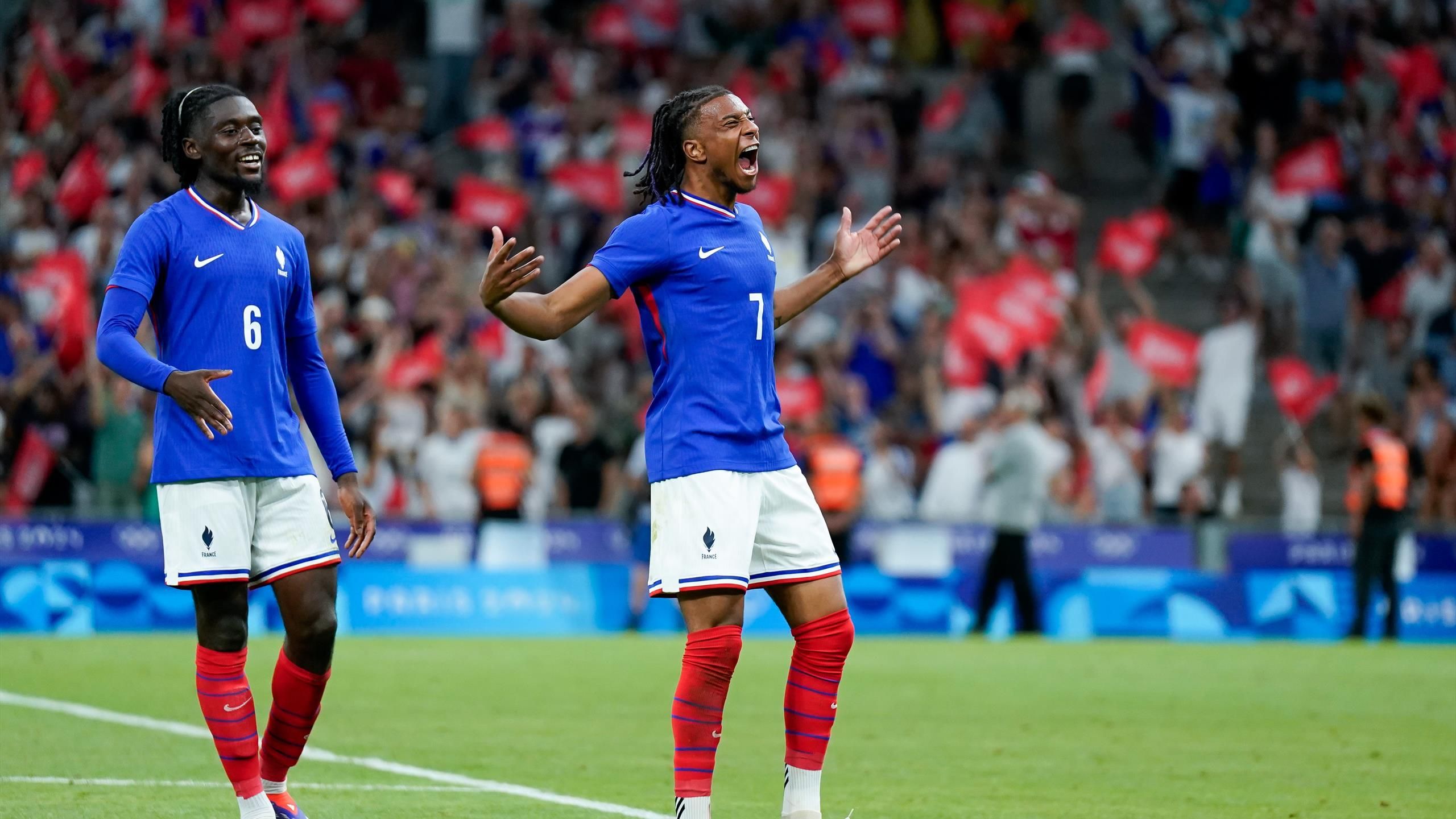 Paris 2024 'What a strike' France double their lead over USA through