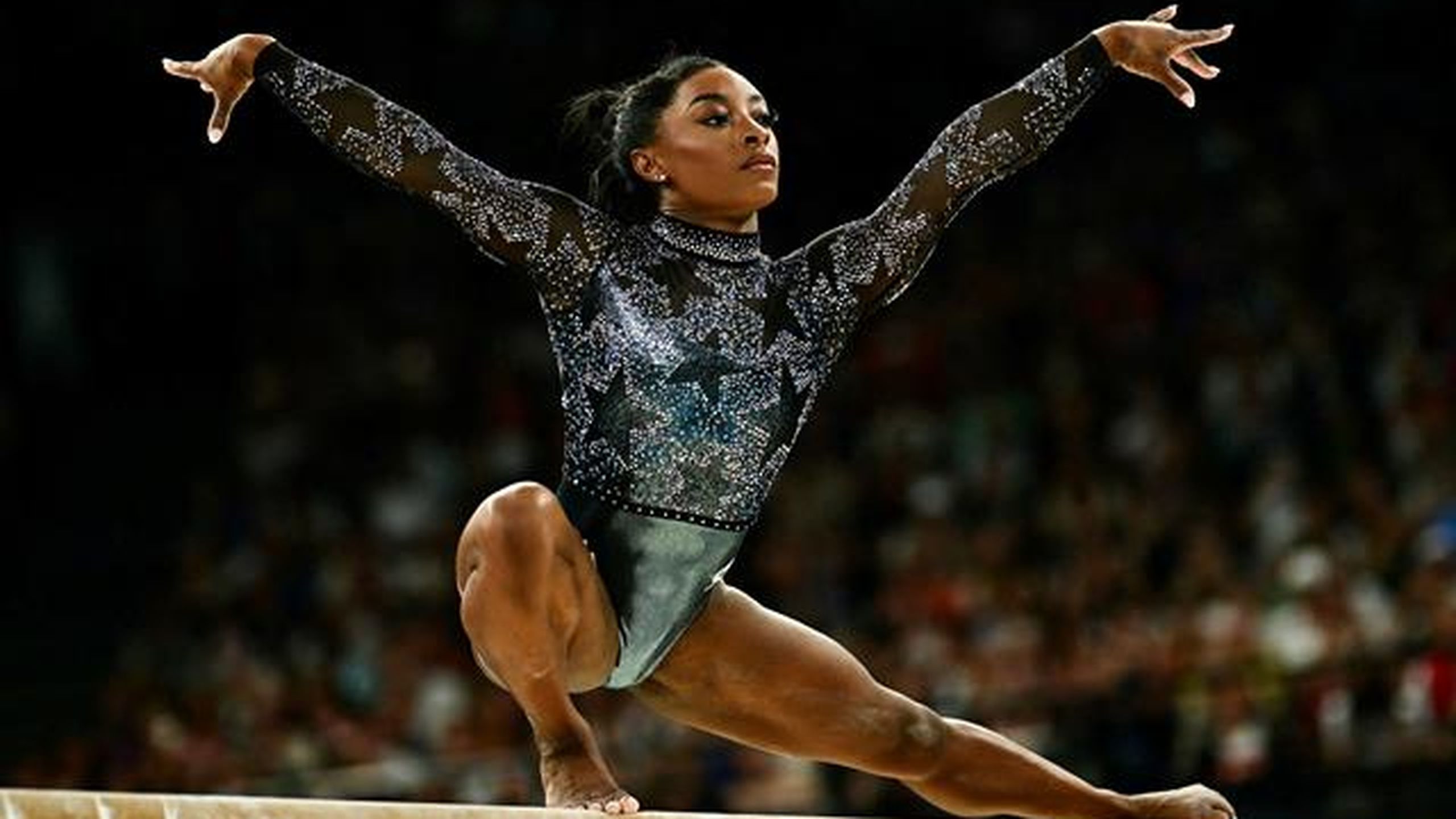 le-retour-de-la-reine-simone-biles-d-bute-ses-jo-par-une-prestation